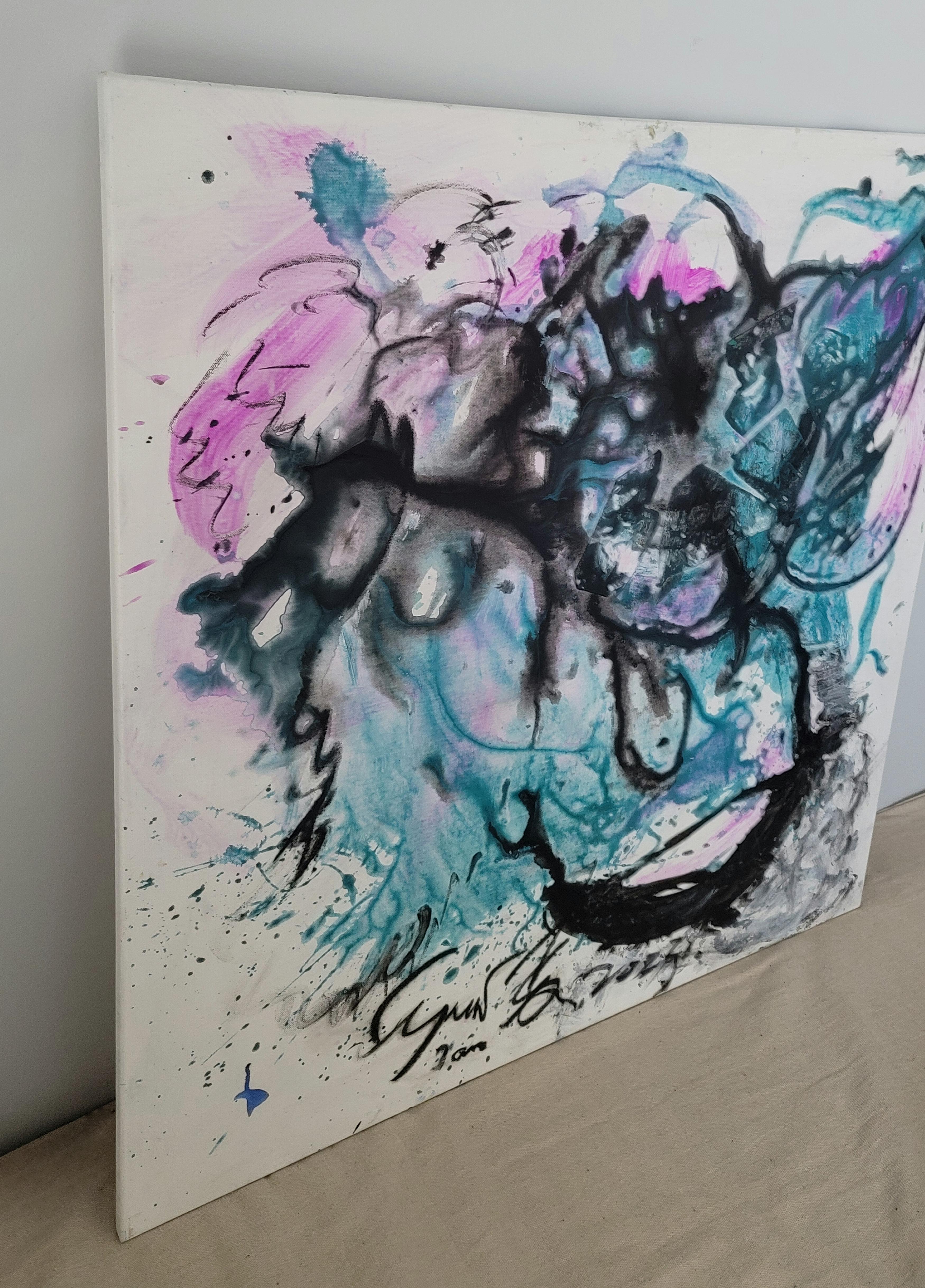 El estilo de pinturas de técnica mixta de Cymn Wong se desarrolla junto con el pastel, el lápiz de color, el acrílico y la tinta.  Enraizada desde la pintura tradicional china con pincel de tinta hasta el Expresionismo Abstracto contemporáneo de