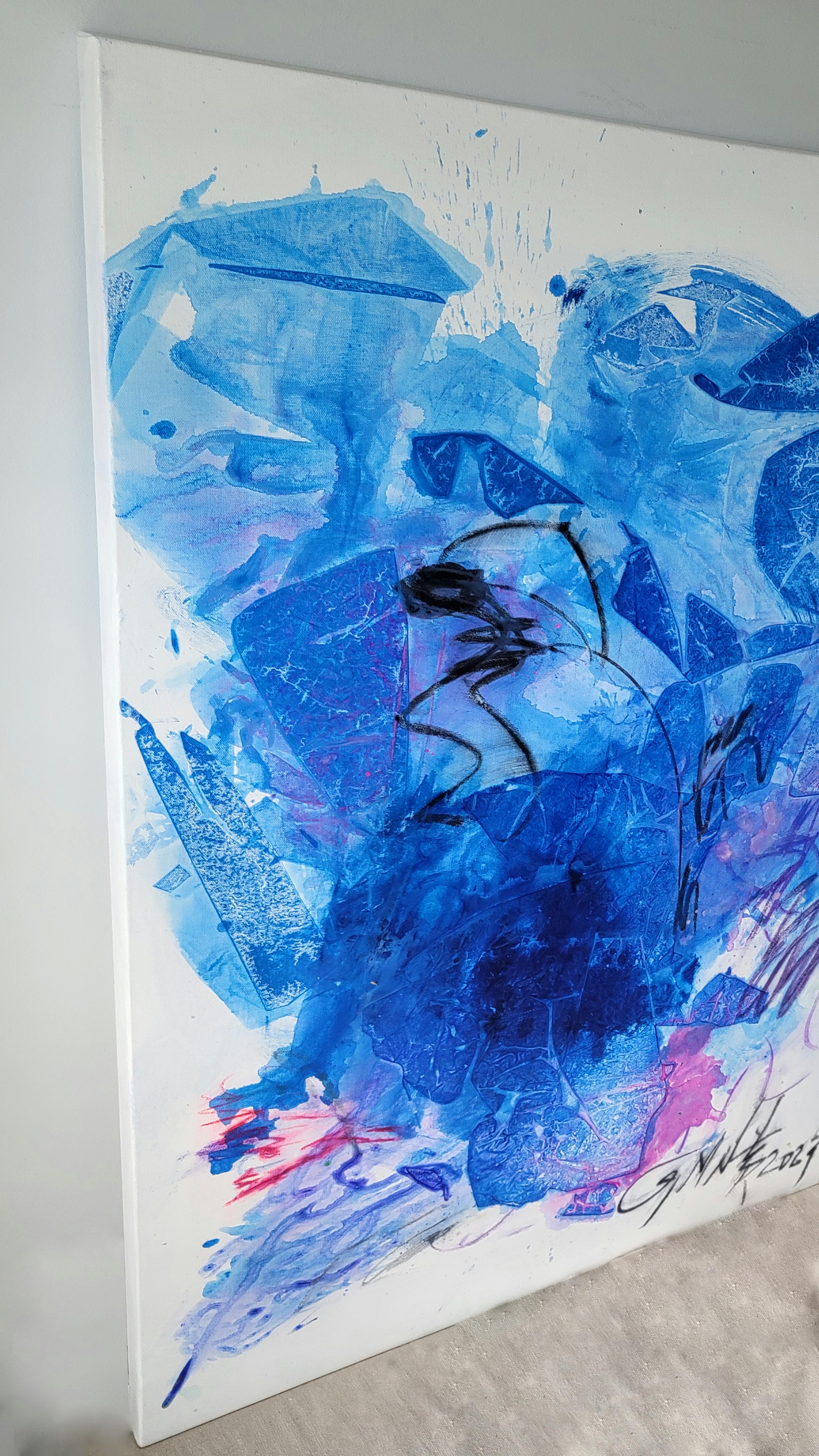 Le style de Cymn Wong est celui de peintures mixtes, développées avec du pastel, du crayon, de l'acrylique et de l'encre.  Enracinée dans la peinture traditionnelle chinoise au pinceau à encre et dans l'expressionnisme abstrait new-yorkais