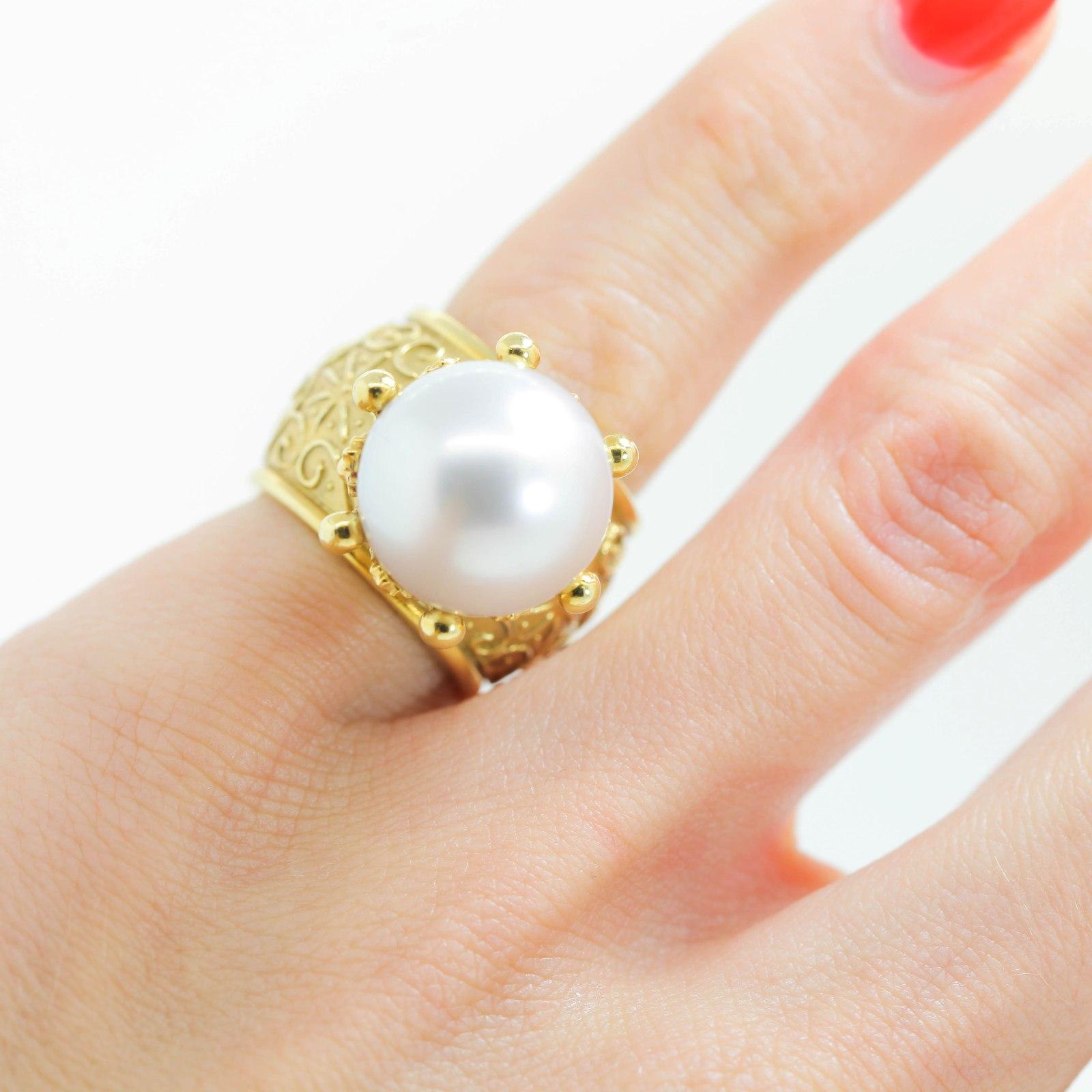 Cynthia Bach South Sea Pearl and Gold Ring In Good Condition In Beverly Hills, CA