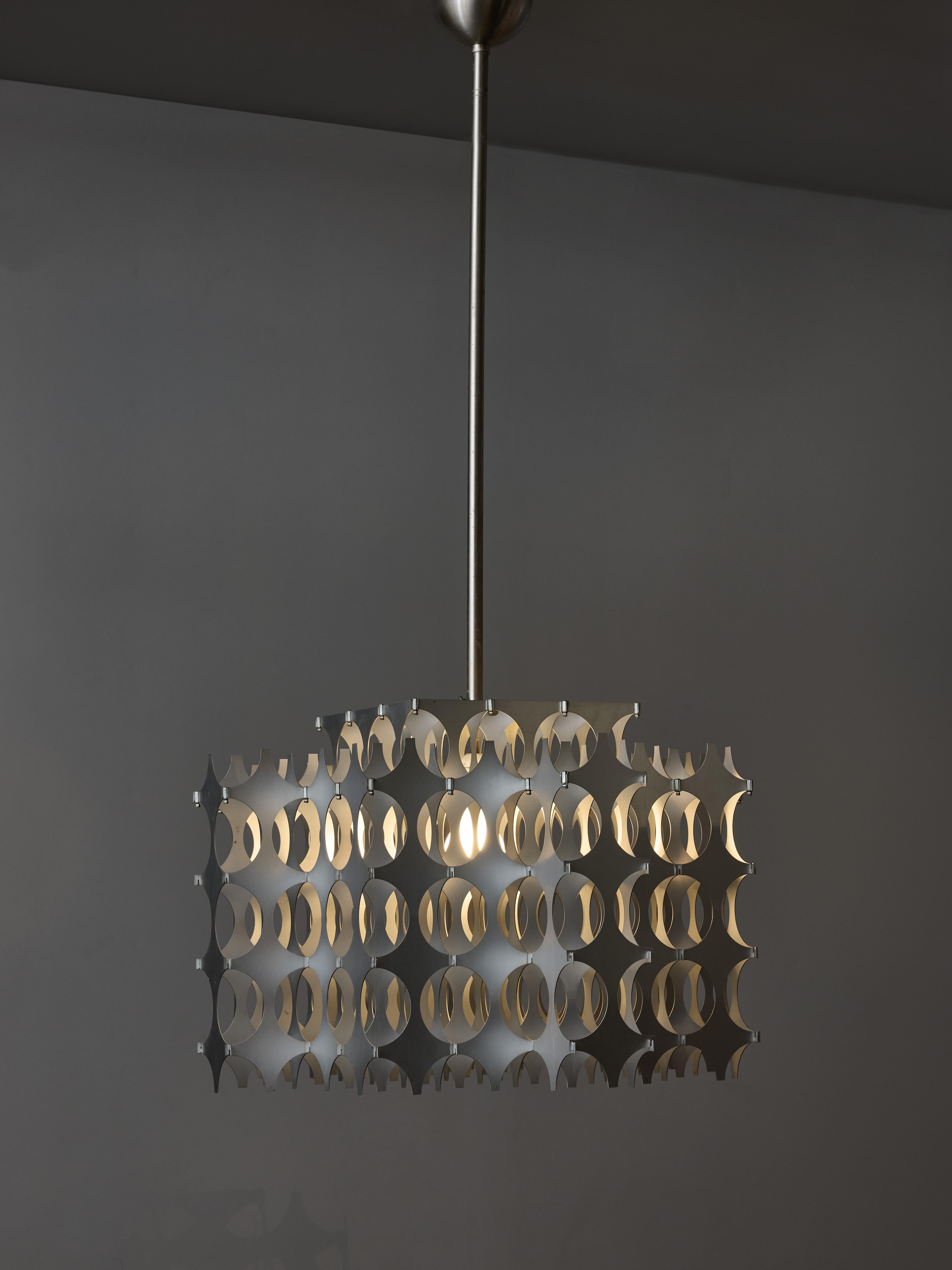 Kinetic chandelier designed by Mario Marenco for Artemide made of cut aluminium panels intertwined together to form this square shaped chandelier that change its apparence depending on the angle.