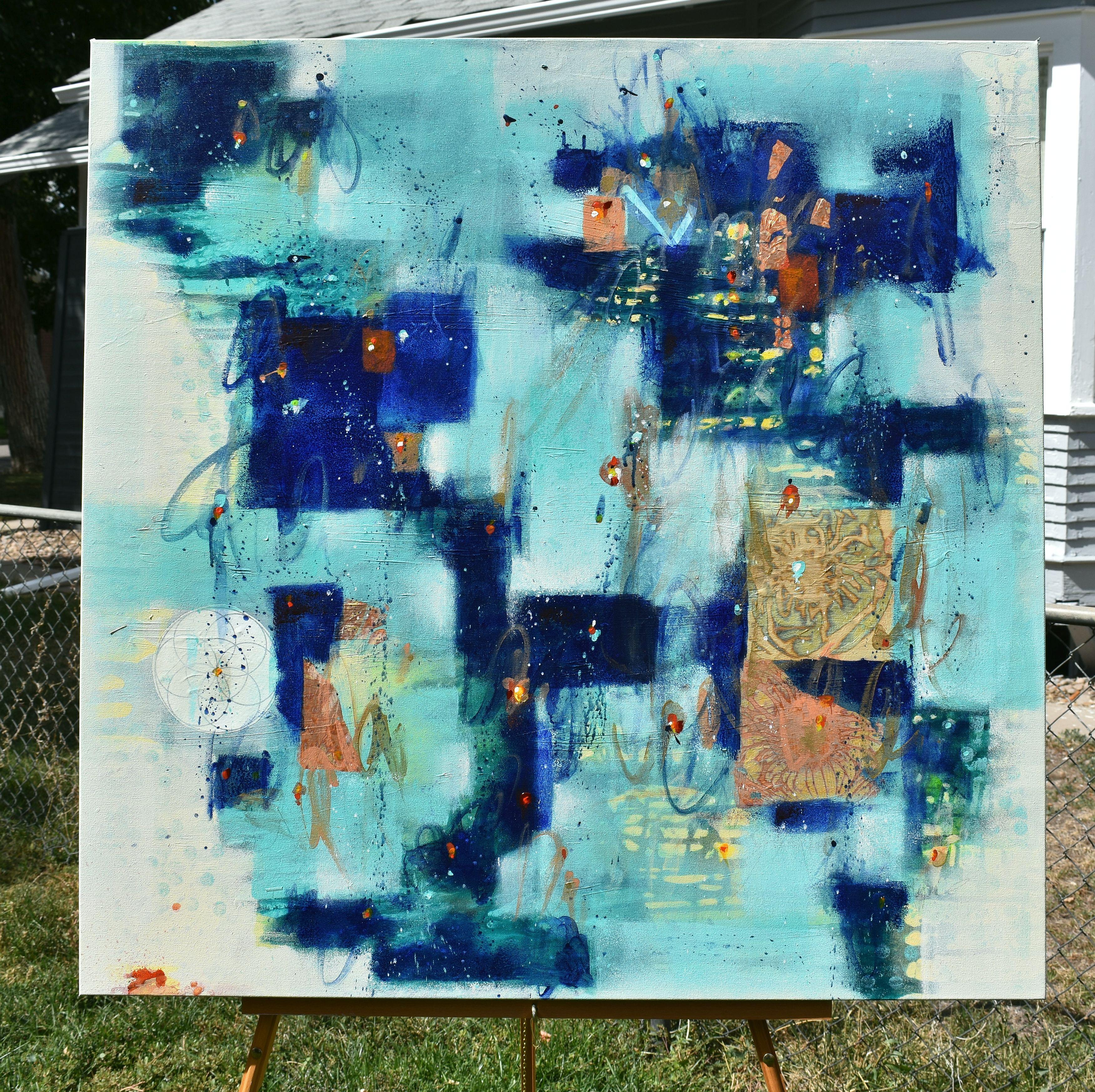 <p>Commenti dell'artista<br />L'artista Cynthia Ligeros presenta un astratto che cattura la magia della notte e il potere della luna. Le tonalità del cielo notturno, blu profondo e verde acqua, si fondono perfettamente con i gialli e l'oro per