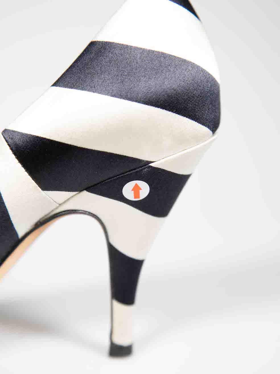 Cynthia Rowley gestreifte Satin-Pumps mit gestreiftem Druck Größe US 8 im Angebot 2