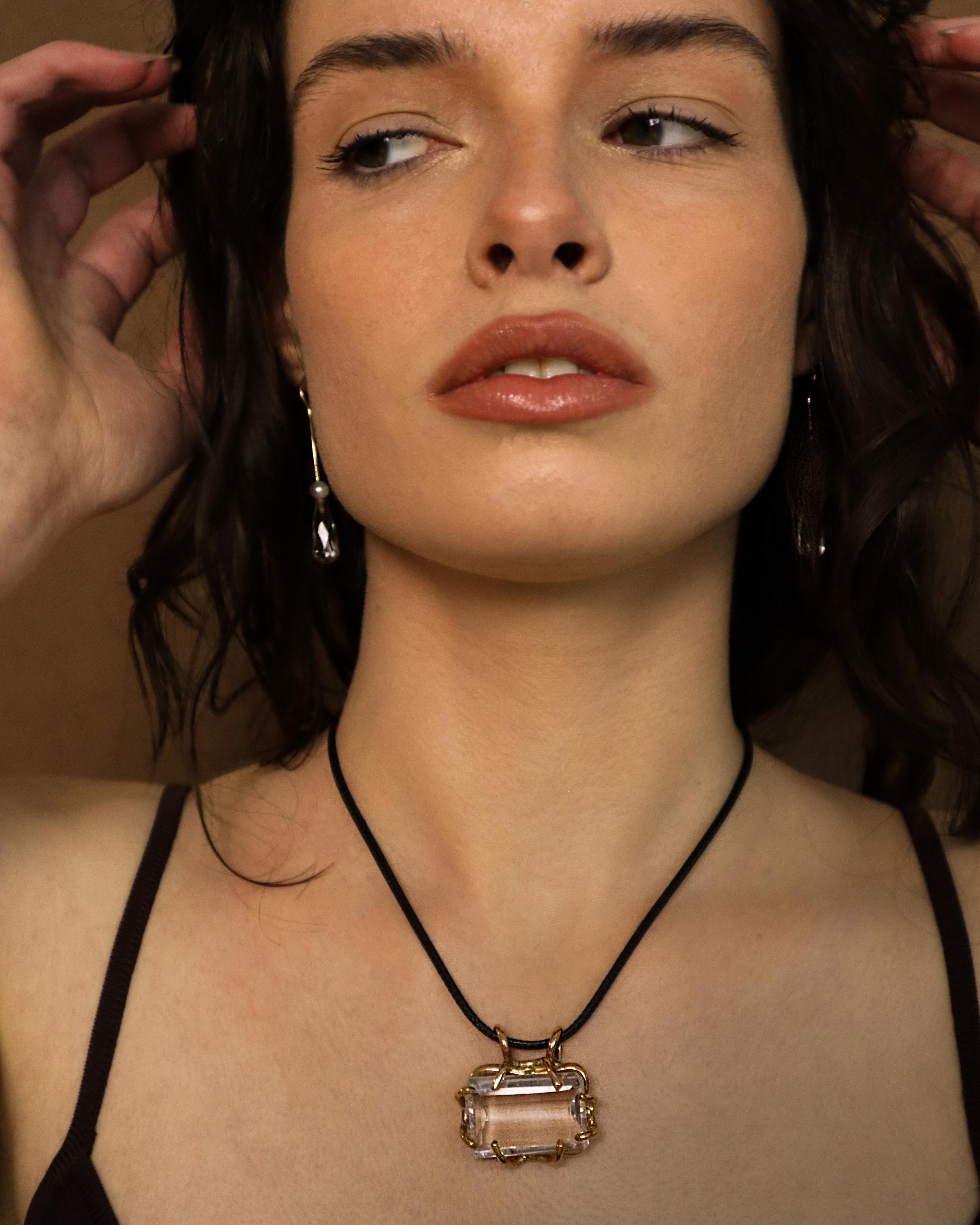 The Brut Statement Necklace has been carefully crafted to represent the iconic rawness of the brutalist aesthetic, combined with the lucite style, and adorned with a stunning semiprecious quartz, all in luxurious 18k gold filled. A truly exquisite