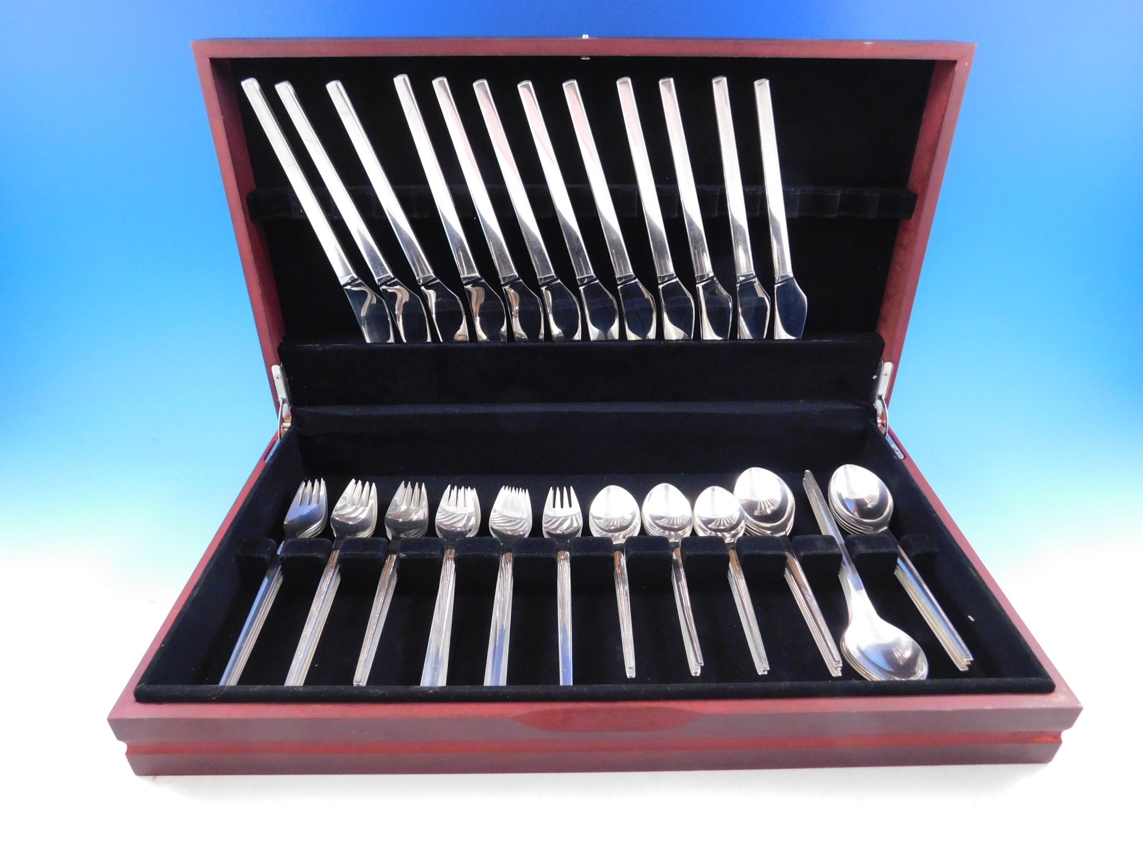 
Rare Dinner size Argo Fregat by Georg Jensen sterling silver Flatware set, 60 pieces. This set includes:

12 dinner size knives, long handle, 8 7/8