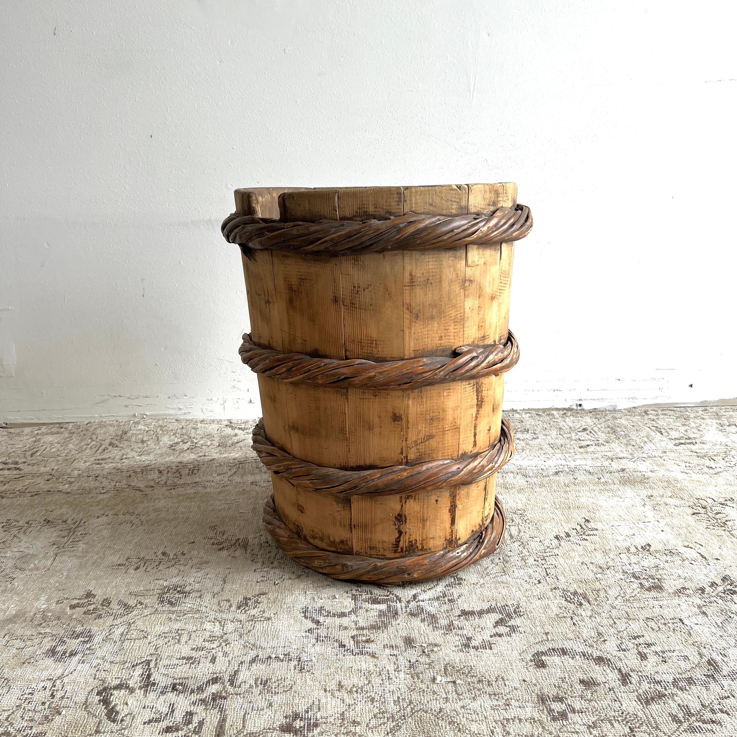 Vintage cypress wooden container for tree or plants, for indoor use only.
Beautiful decoration for a faux indoor tree.
Solid wood, with twisted vine, Original.
Size: 20