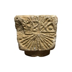 Mortero bizantino chipriota de piedra caliza con decoración abstracta grabada