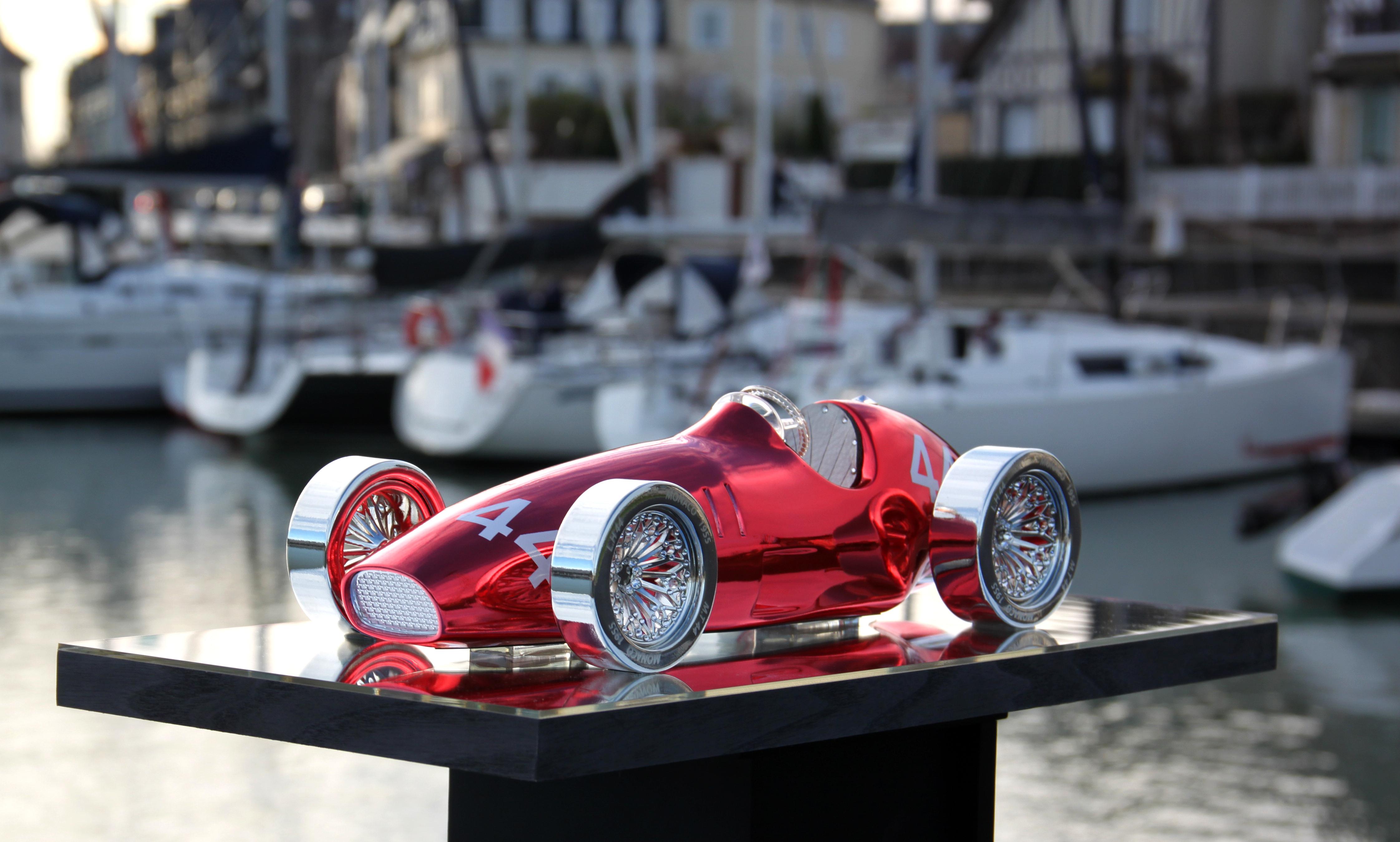 This piece is a contemporary reinterpretation of the iconic Ferrari 625 that competed in the 1955 Monaco Grand Prix, marking the first French victory in Formula 1 with driver Maurice Trintignant. The number 44, inspired by the original car, also