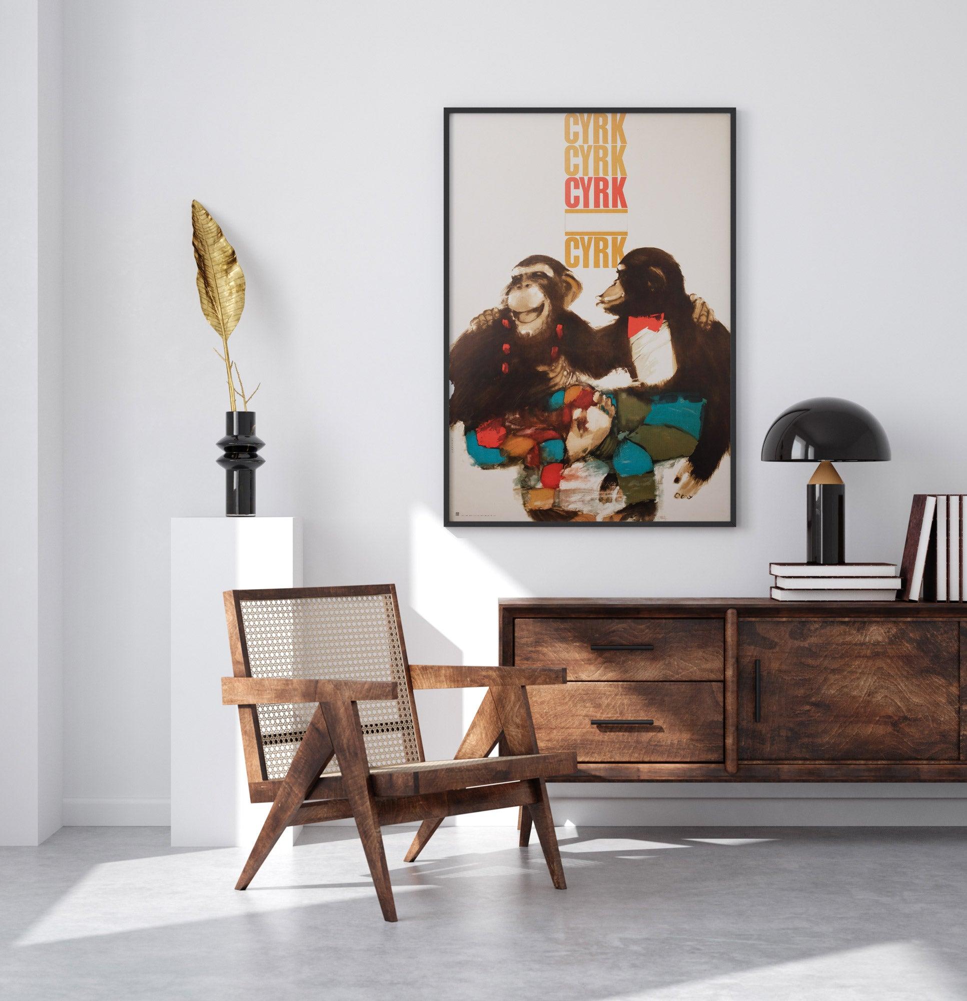 Dieses originelle polnische Cyrk/Zirkus-Plakat von 1976 wurde von Maciej Urbaniec, einem der wichtigsten Vertreter der polnischen Plakatschule, entworfen.

Das 