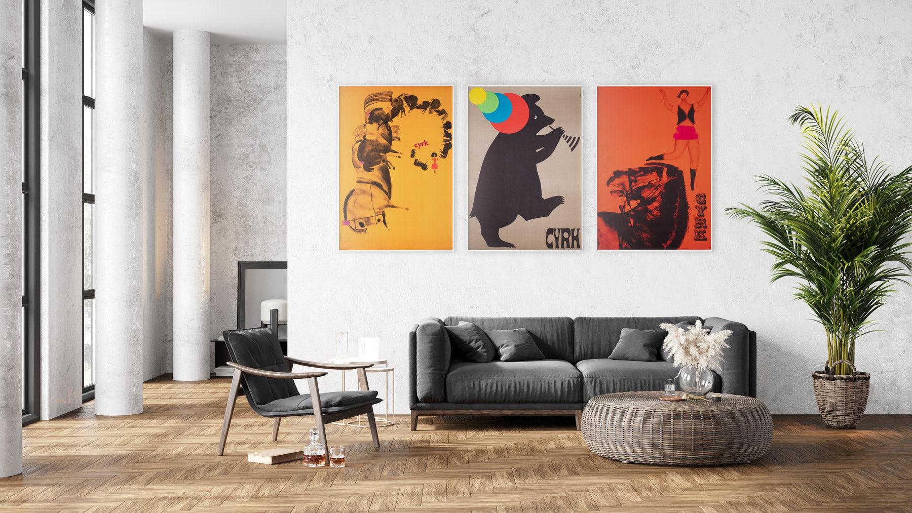 Wunderschönes polnisches Cyrk (Zirkus)-Plakat in Erstausgabe mit einem wunderbar skurrilen Entwurf der polnischen Plakatkünstlerin Danuta Zukowska. Eine der wenigen Künstlerinnen in einem von Männern dominierten Bereich. Ein seltenes frühes
