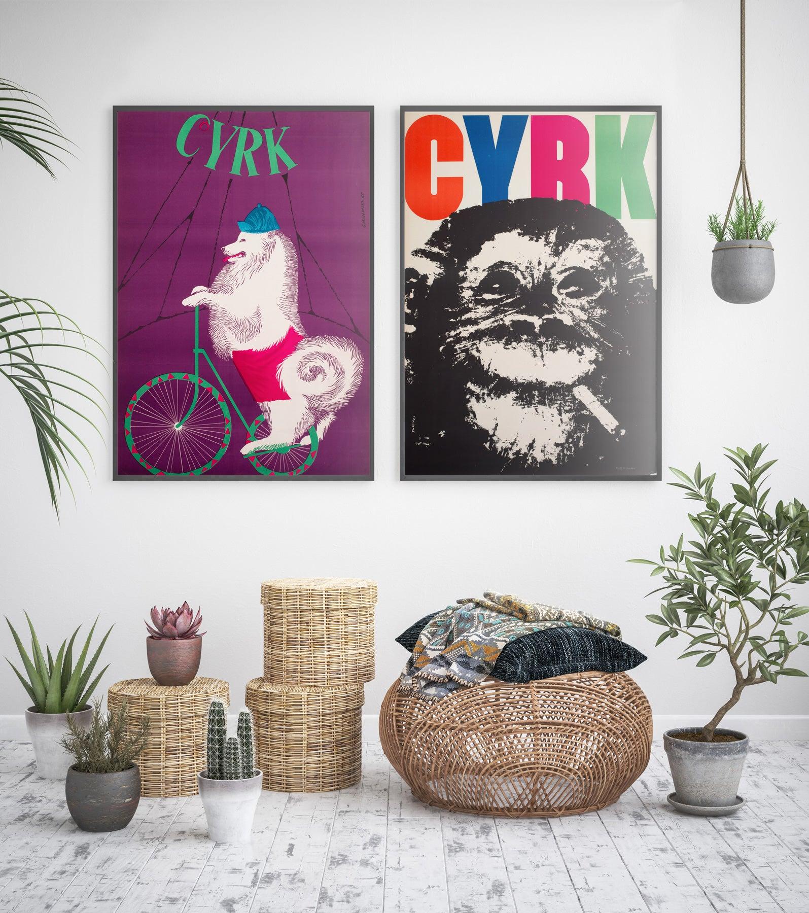 Wunderbar kantiges Design von Waldemar Swierzy auf diesem original polnischen Zirkus/Cyrk-Plakat von 1964. Einfach klasse! 

Die ZPR wünschte sich ein neues Erscheinungsbild für das Zirkusplakat, um die Bemühungen des Zirkus um ein besseres Image zu