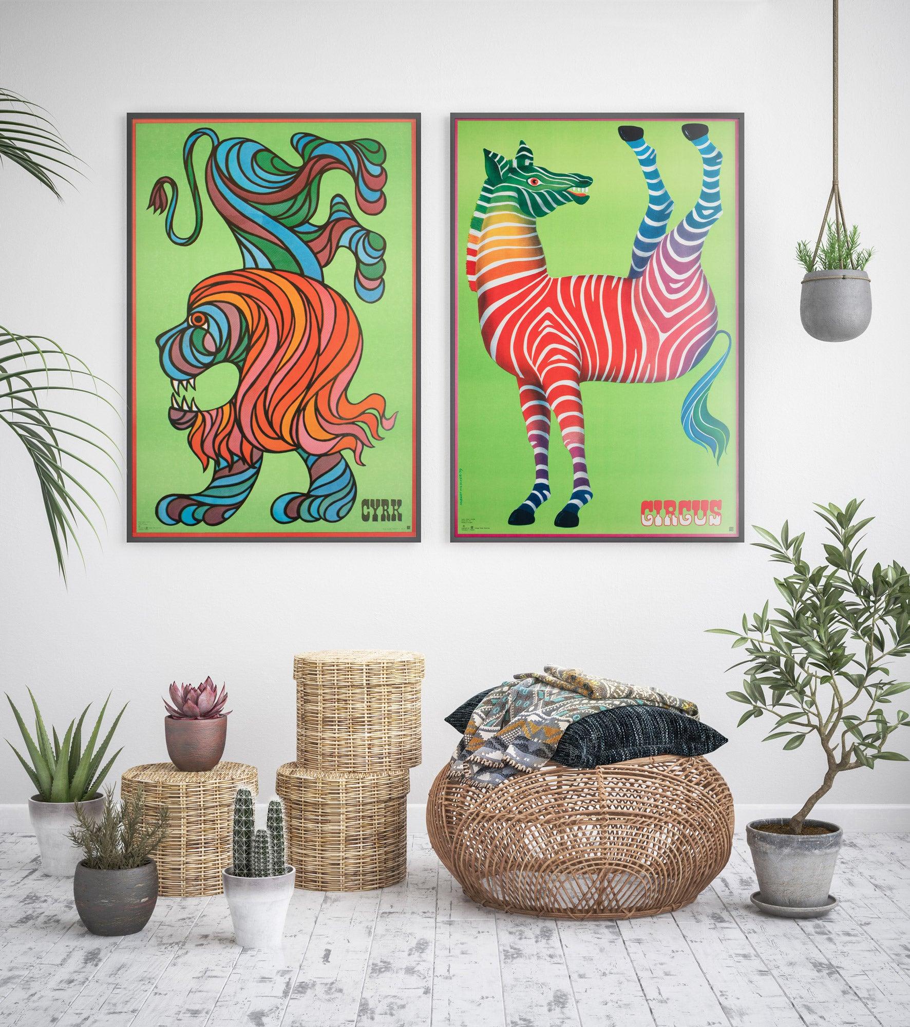 Das wunderbar surreale und farbenfrohe Zirkusplakat Zebra Polish aus der ersten Auflage von 1979. Ein fabelhafter Entwurf von Hubert Hilscher.
Das 