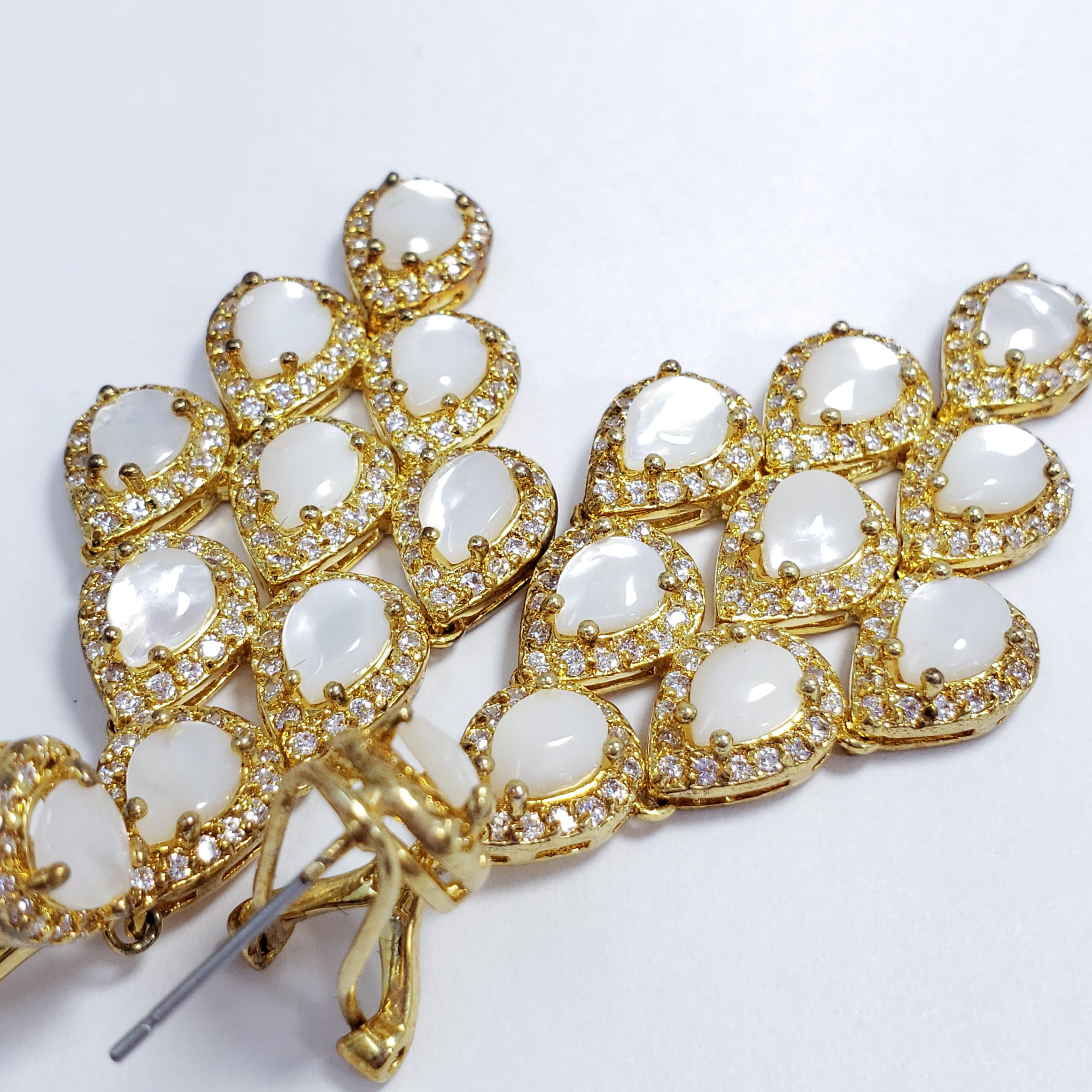 CZ by KJL Kenneth Jay Lane Cascading Opaque Pear Crystal Earrings in Gold In New Condition In Milford, DE