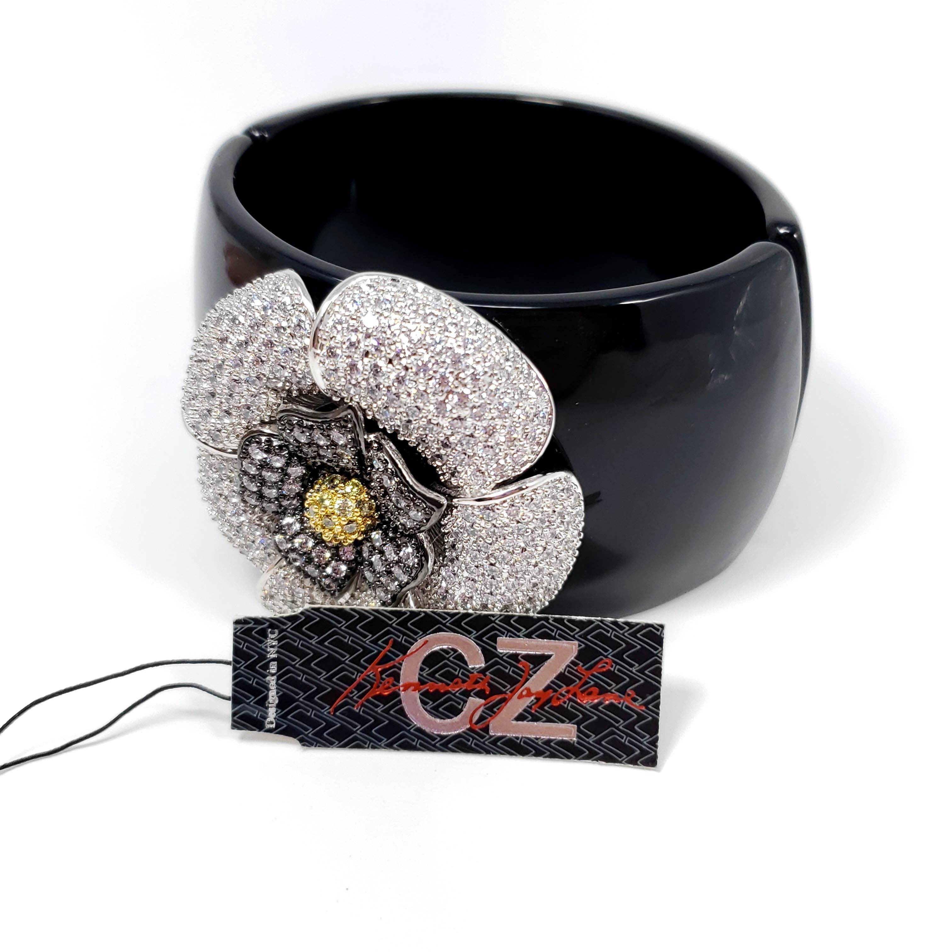 CZ KJL Cubic Zirconia von Kenneth Jay Lane Pave Kristall Blume Armreif Armband für Damen oder Herren im Angebot