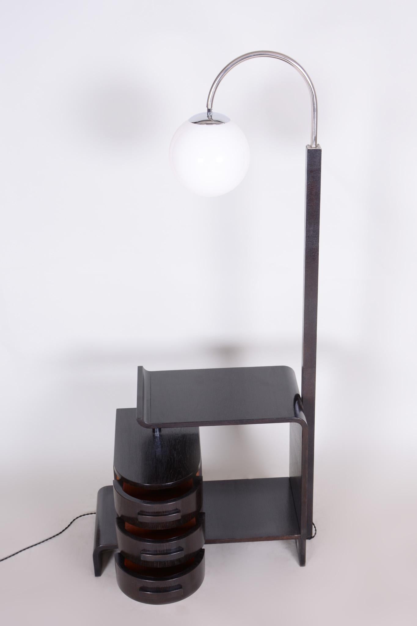 Style: Art Deco.
Fully restored, designed by Jindrich Halabala and made by Up Zavody in Czech Republic
Period: 1930-1939.
Adjustable shelves and the height of the light.