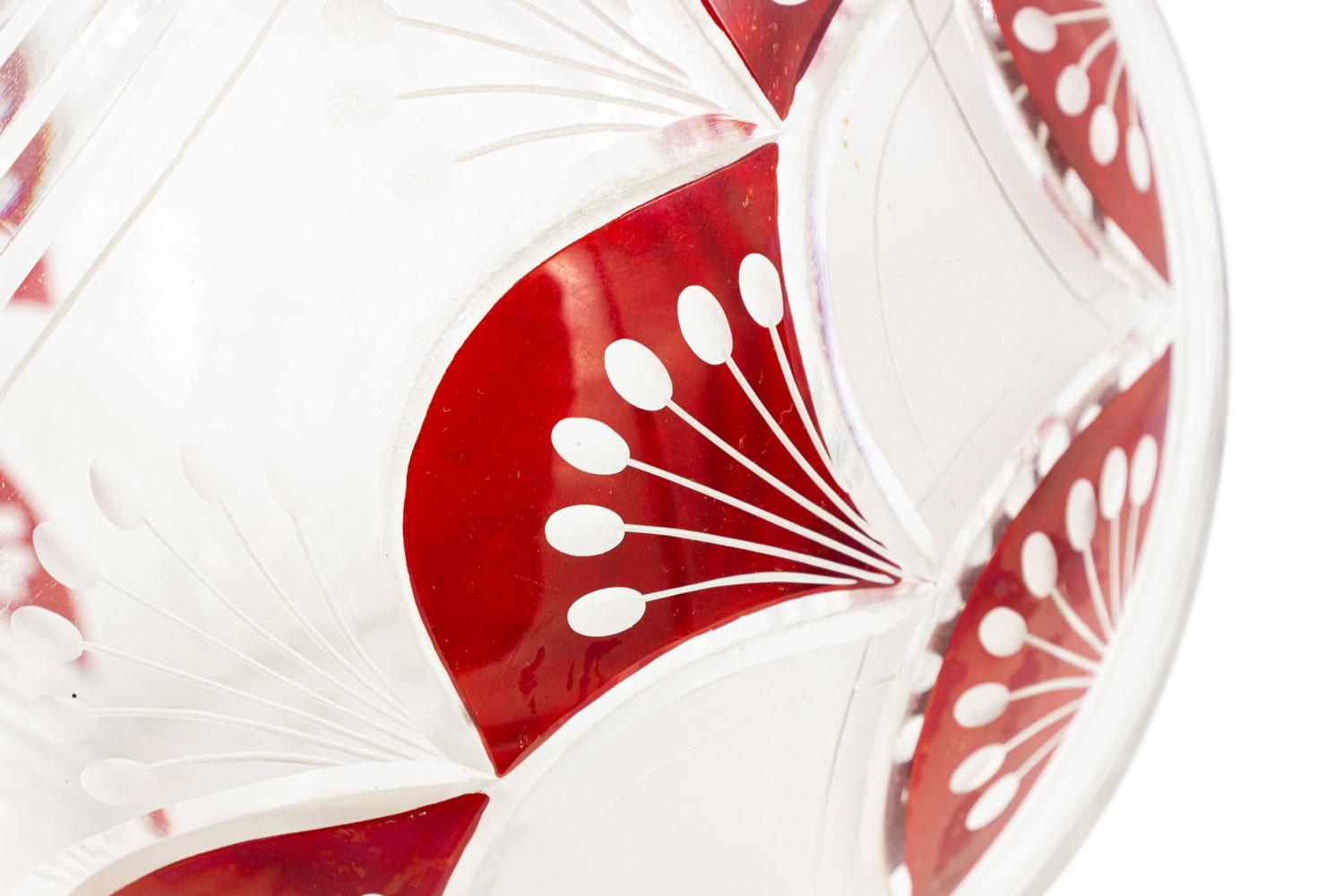 Art Déco Czech Art Deco Red and Clear Glass Vase in vendita