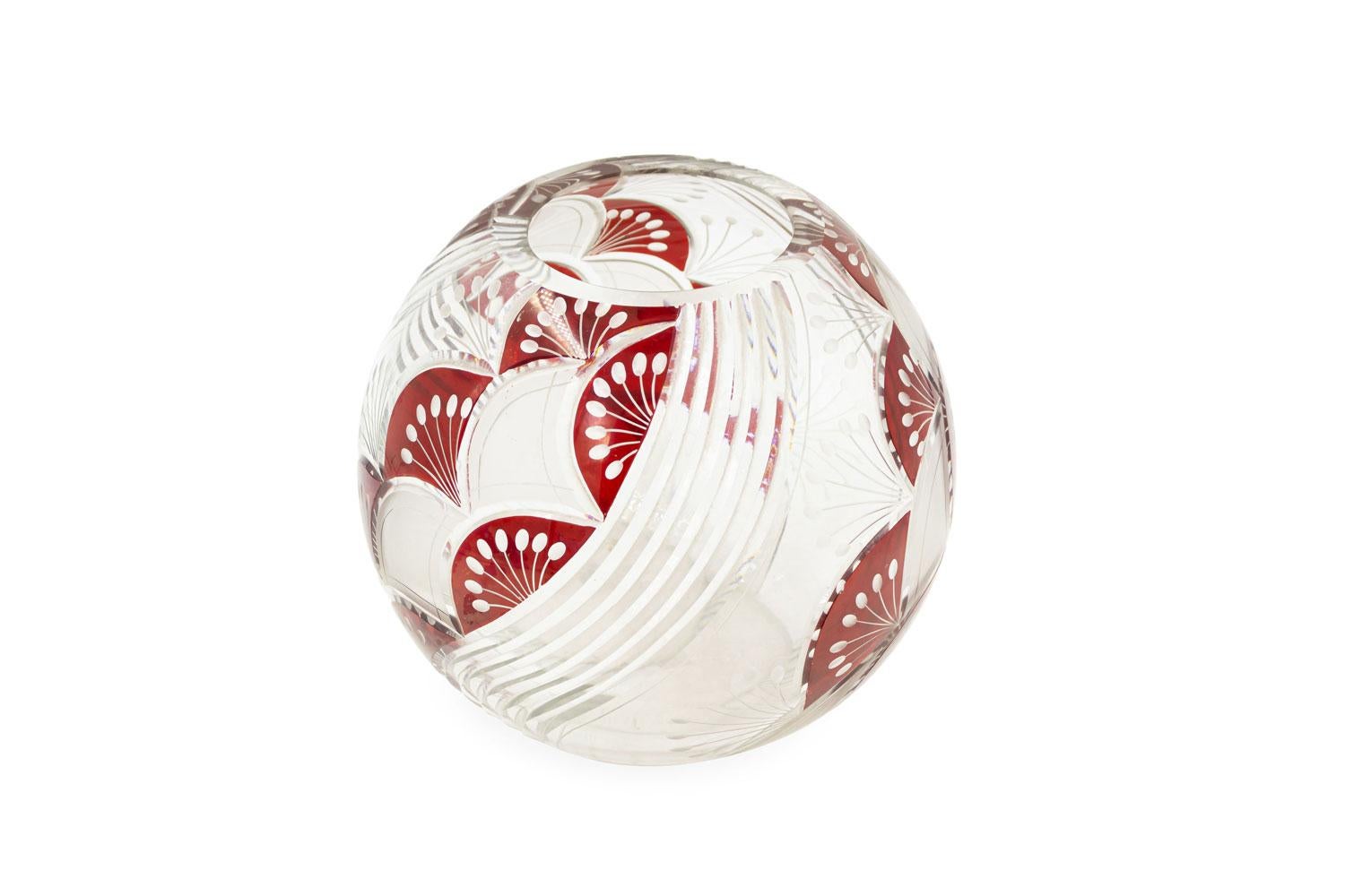 Czech Art Deco Red and Clear Glass Vase In condizioni buone in vendita a Queens, NY