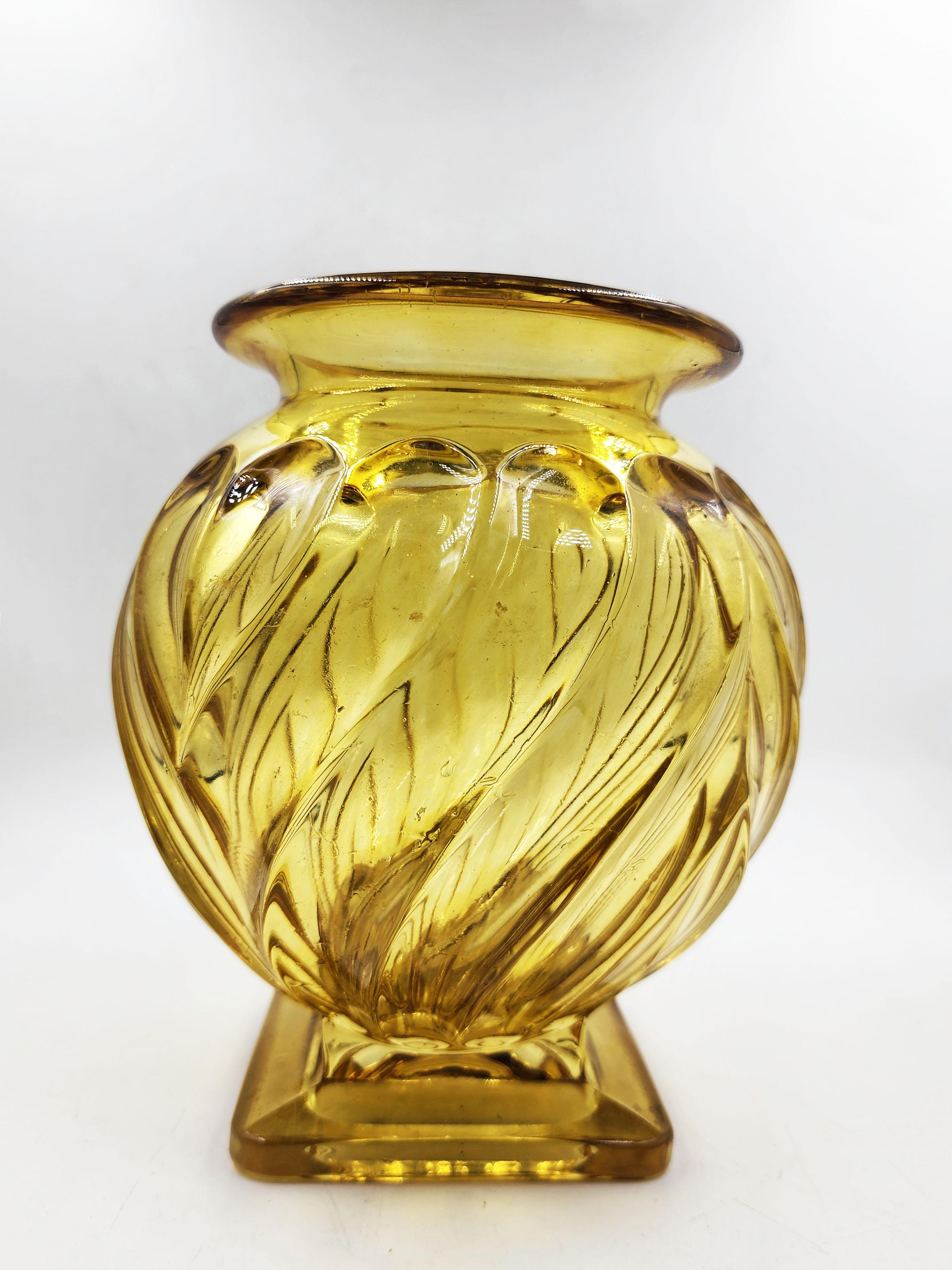Vaso Art Deco ceco di Rudolf Schrotter In condizioni buone in vendita a Autonomous City Buenos Aires, CABA