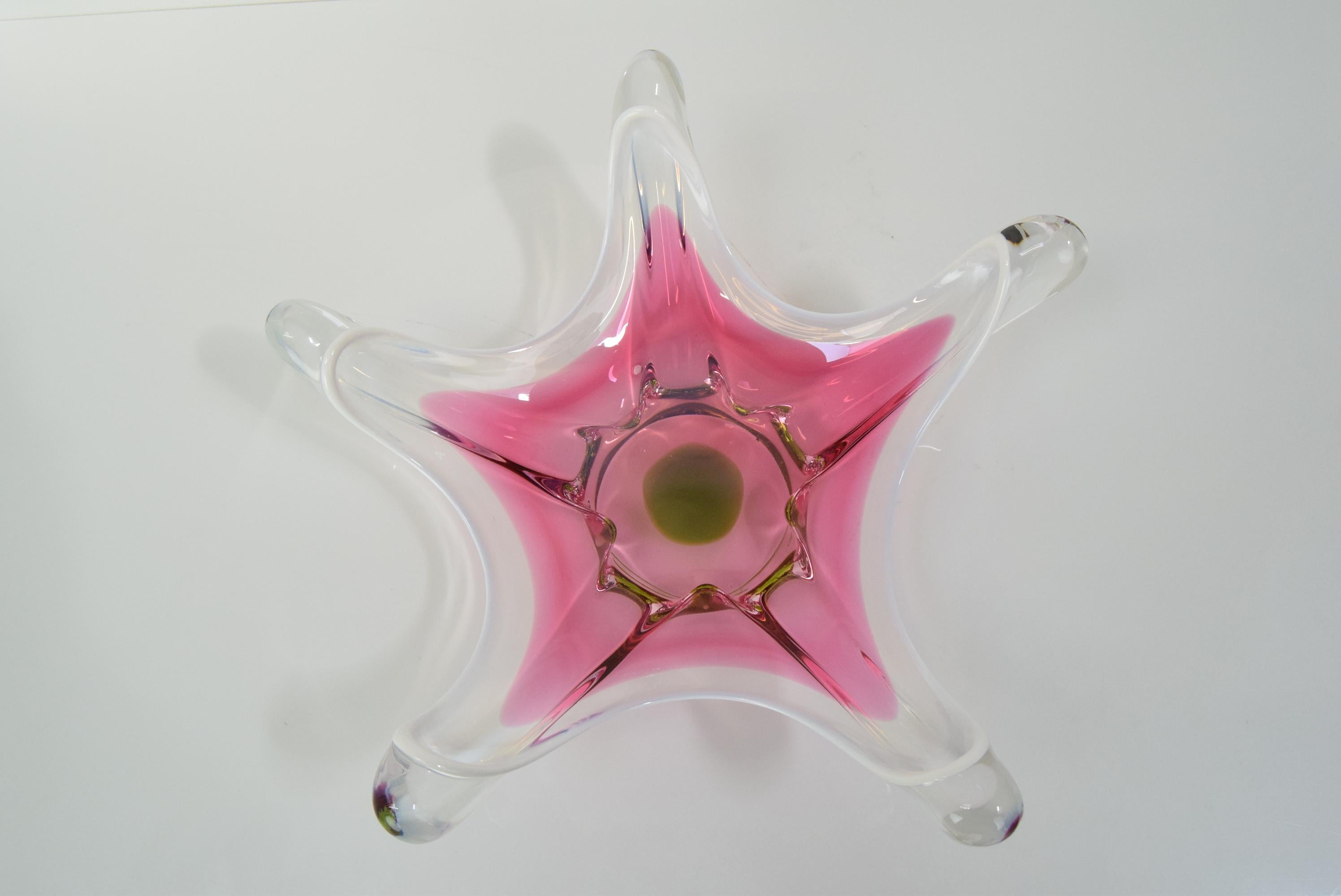 Czech Art Glass Bowl by Josef Hospodka for Chribska Glasswork, 1960's For Sale 5