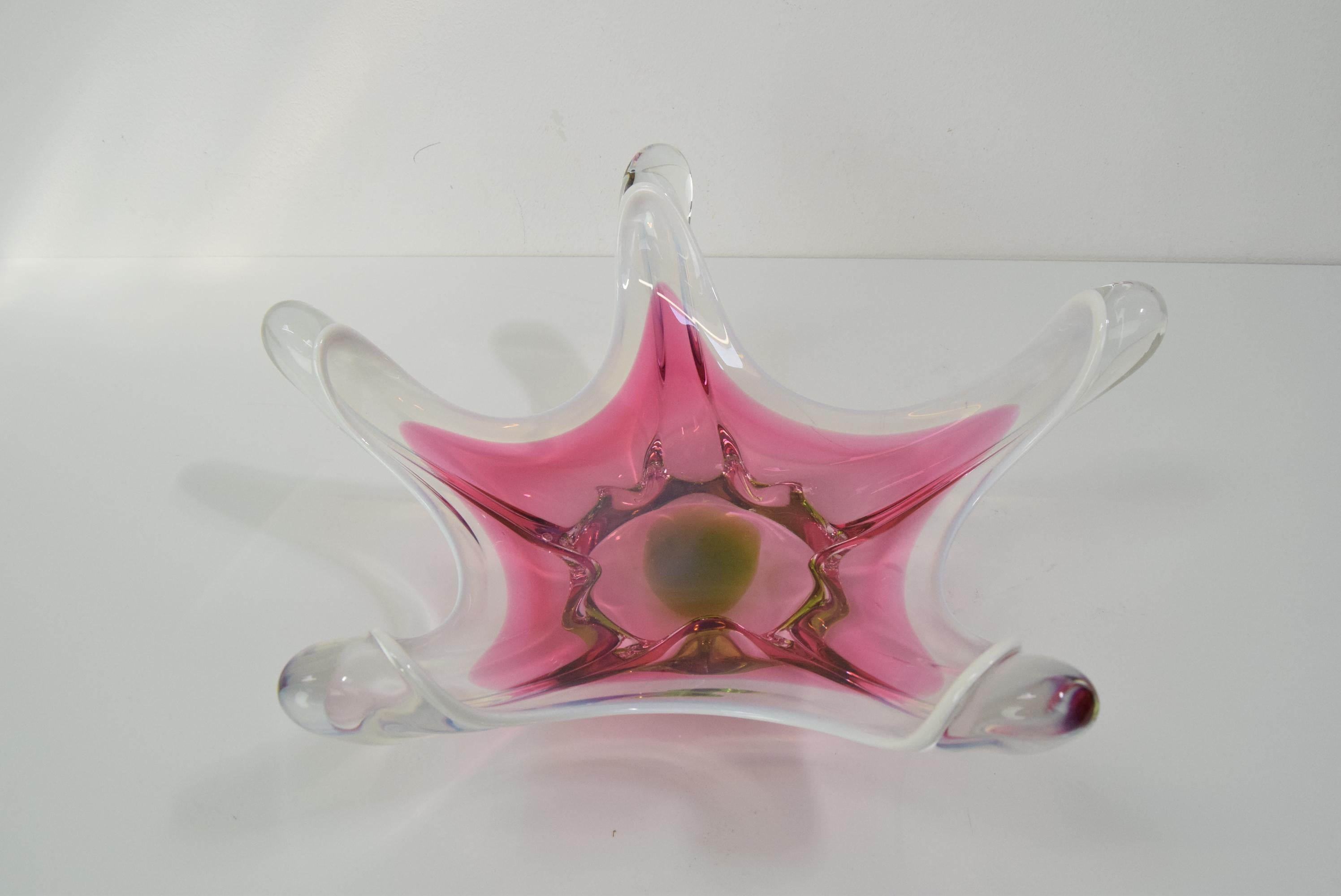 Mid-20th Century Czech Art Glass Bowl by Josef Hospodka for Chribska Glasswork, 1960's For Sale