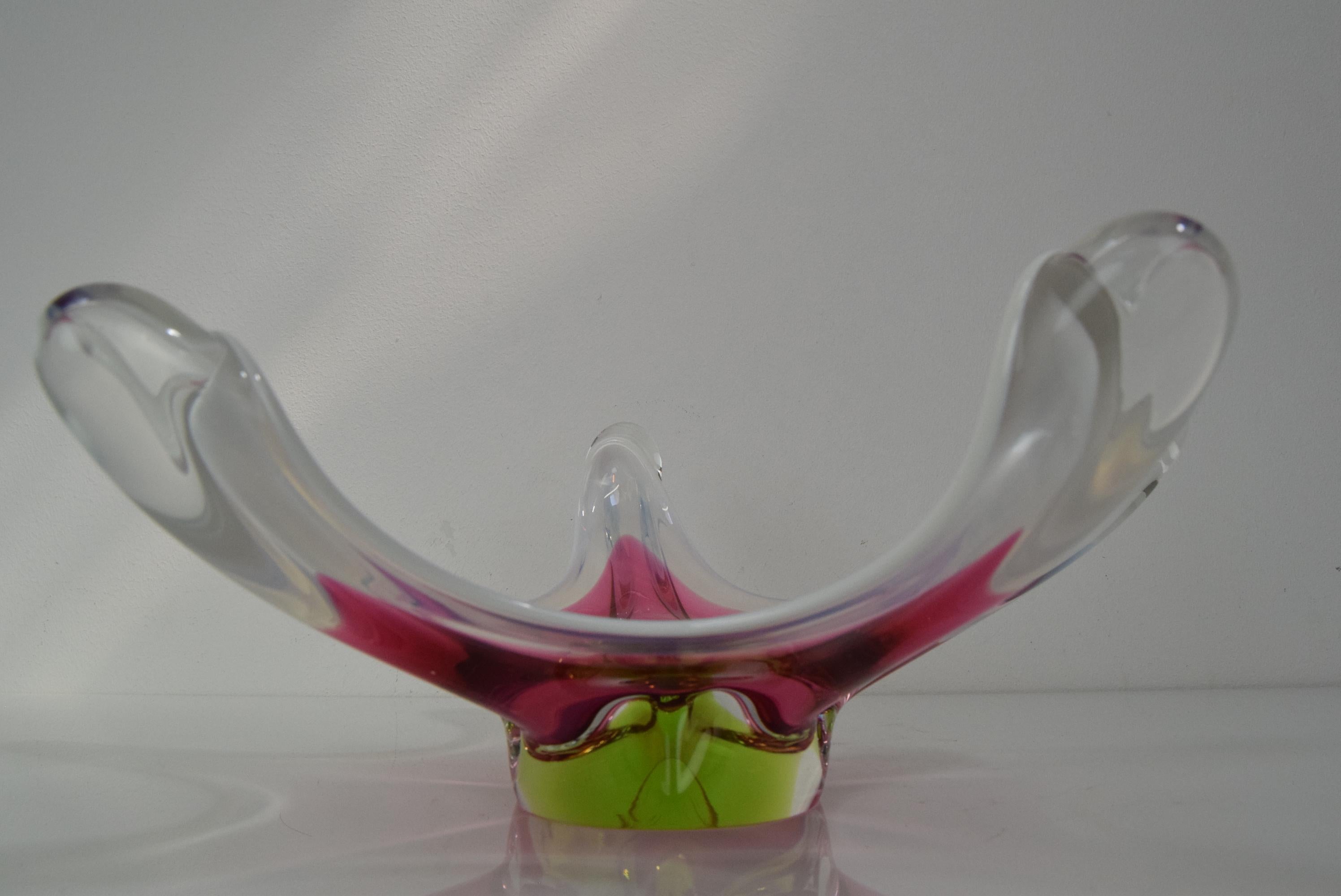 Czech Art Glass Bowl by Josef Hospodka for Chribska Glasswork, 1960's For Sale 3