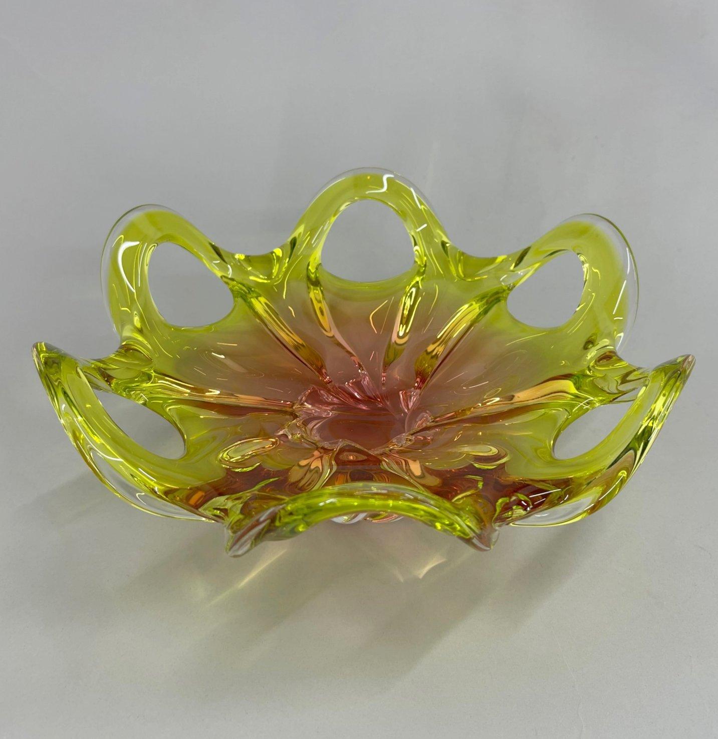 Mid-Century Modern Czech Art Glass Bowl by Josef Hospodka for Chribska Glassworks, 1960's For Sale