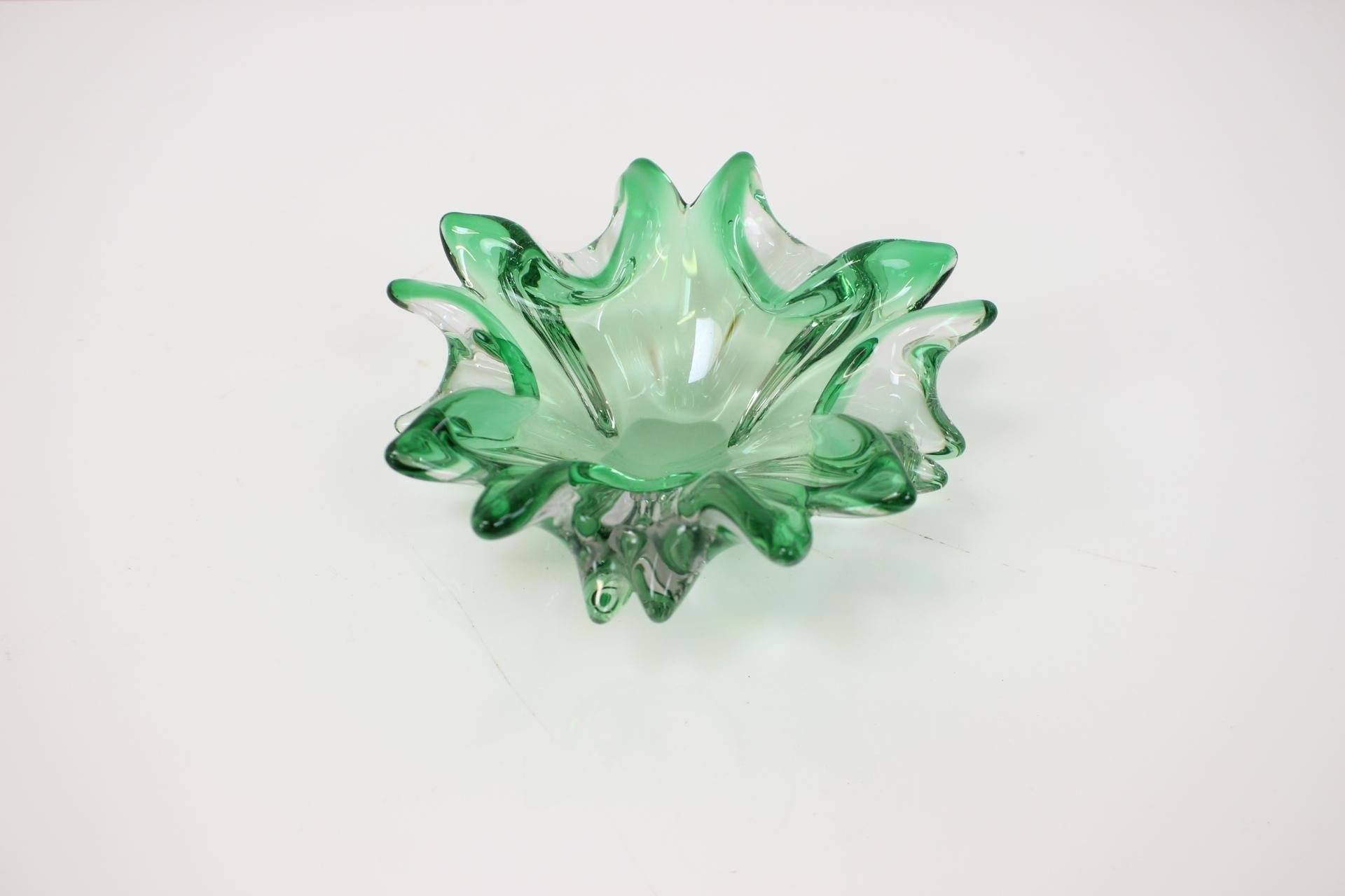 Mid-Century Modern Czech Art Glass Bowl by Josef Hospodka for Chribska Glassworks, 1960's For Sale