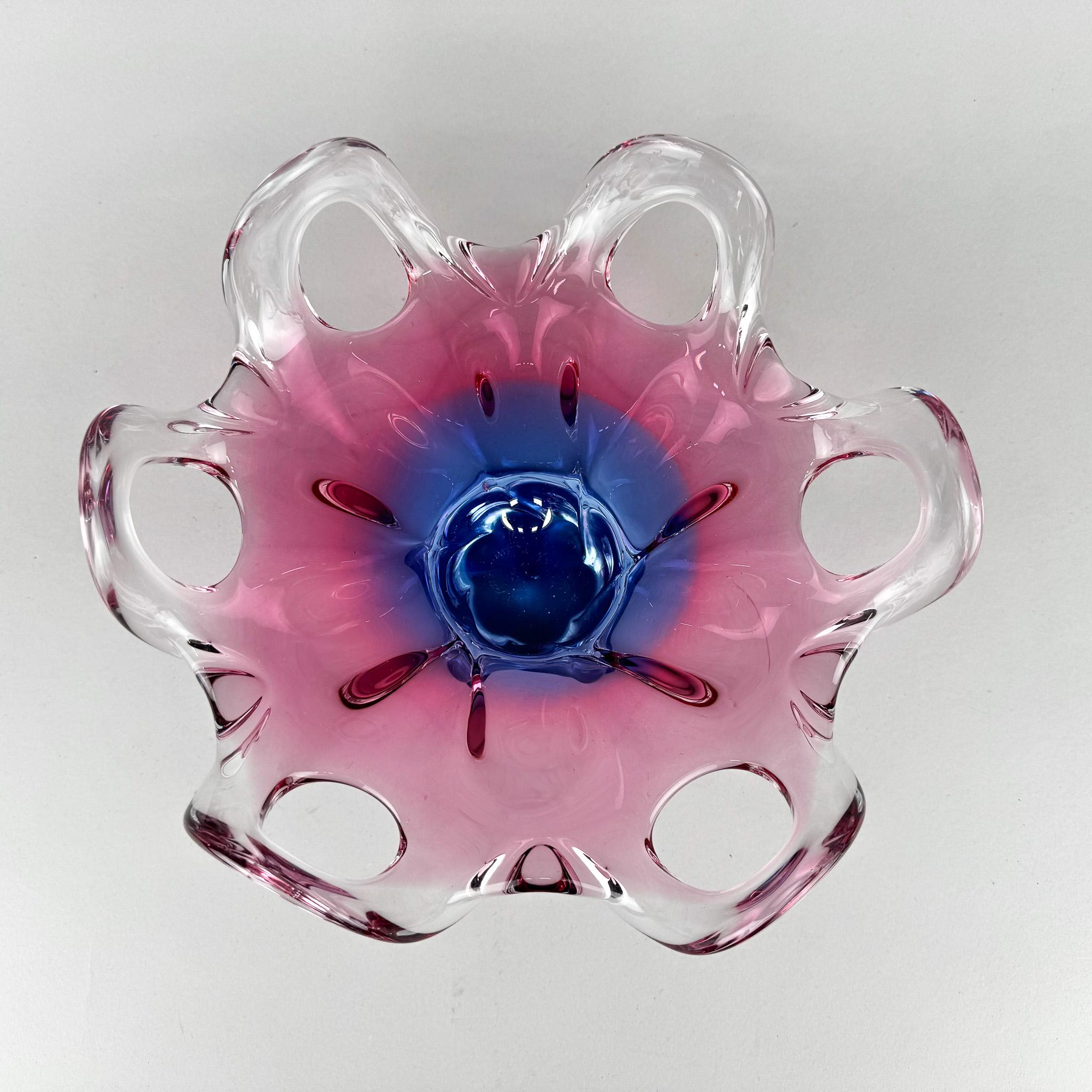 Mid-Century moderno Ciotola in vetro artistico ceco di Josef Hospodka per Chribska Glassworks, anni '60 in vendita