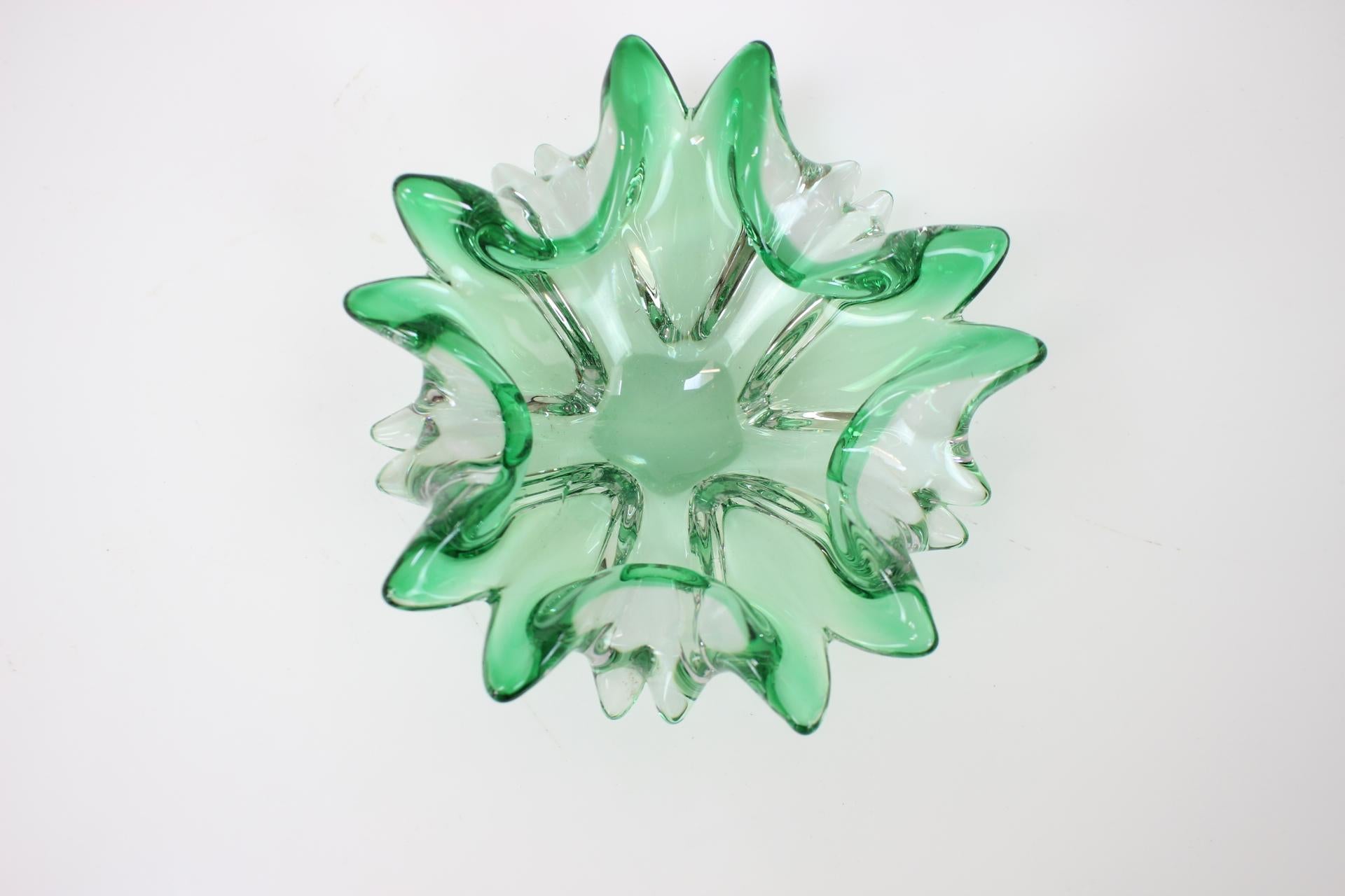 Czech Art Glass Bowl by Josef Hospodka for Chribska Glassworks, 1960's In Good Condition For Sale In Praha, CZ