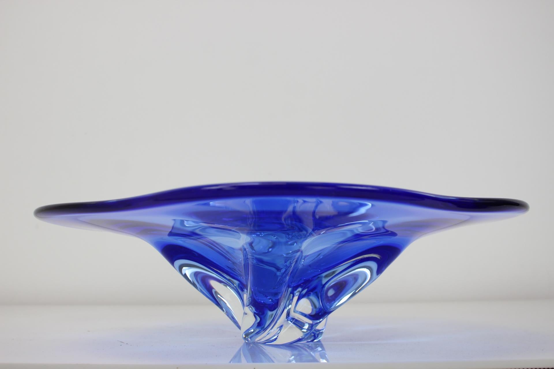 Mid-20th Century Czech Art Glass Bowl by Josef Hospodka for Chribska Glassworks, 1960's For Sale