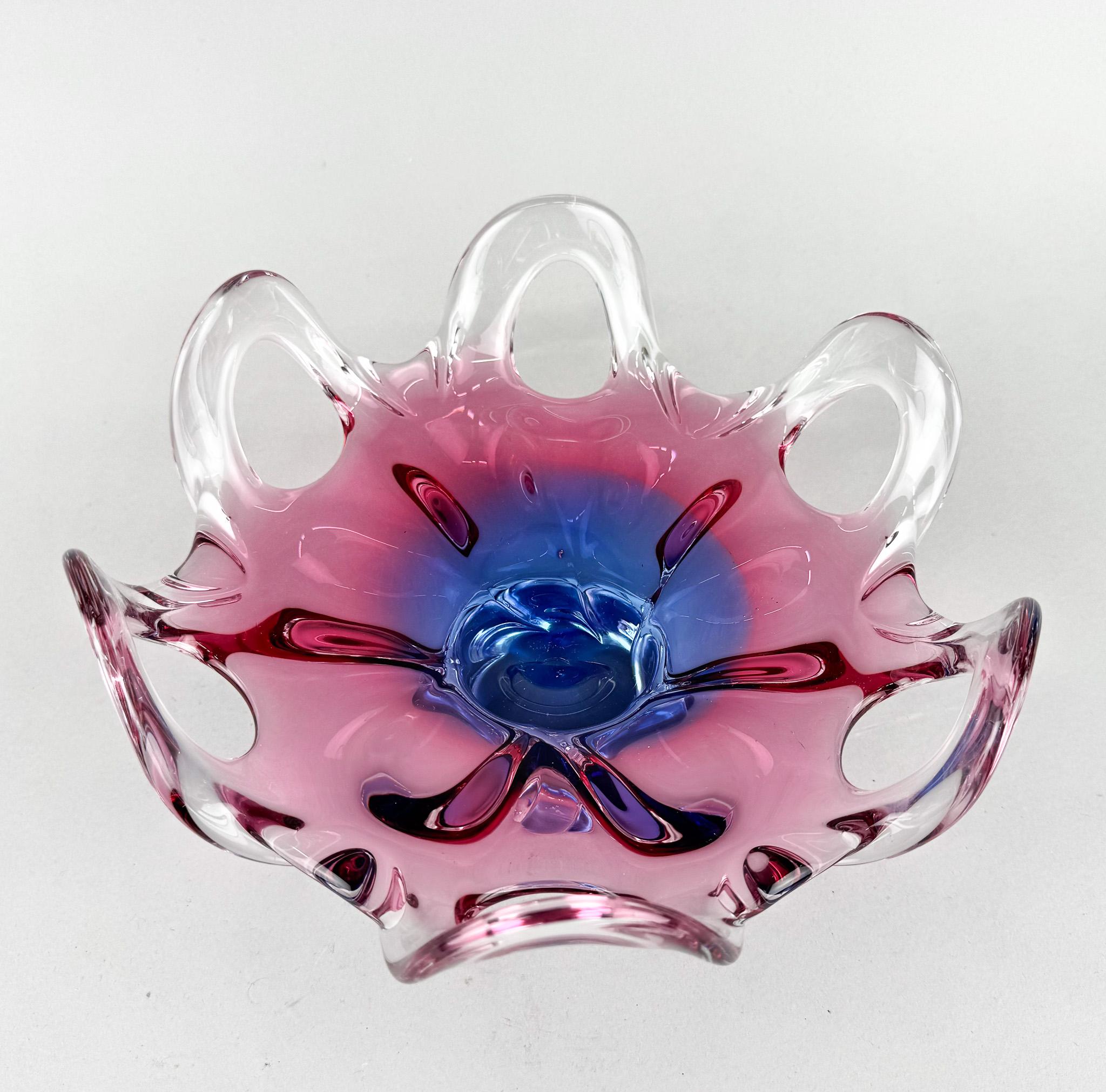 Ciotola in vetro artistico ceco di Josef Hospodka per Chribska Glassworks, anni '60 In condizioni buone in vendita a Praha, CZ