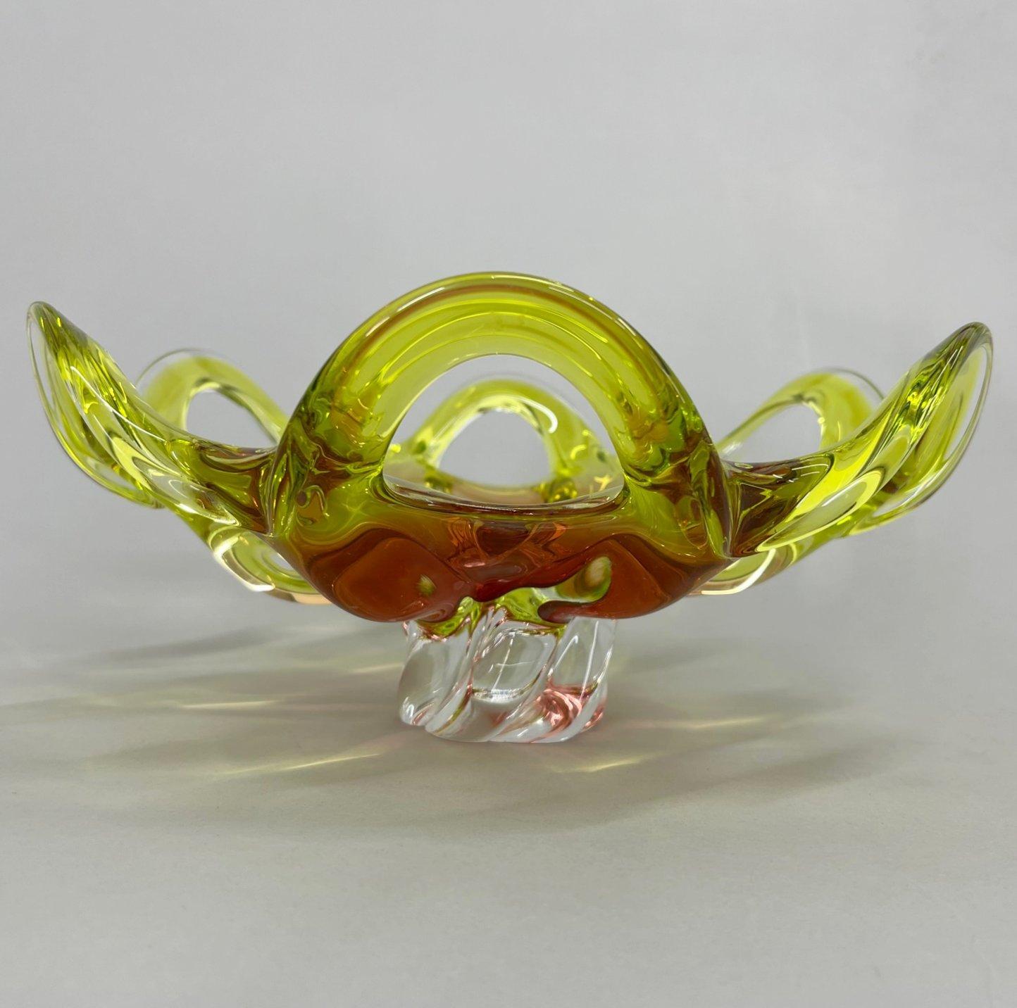 Cuenco de vidrio artístico checo de Josef Hospodka para Chribska Glassworks, años 60 siglo XX en venta