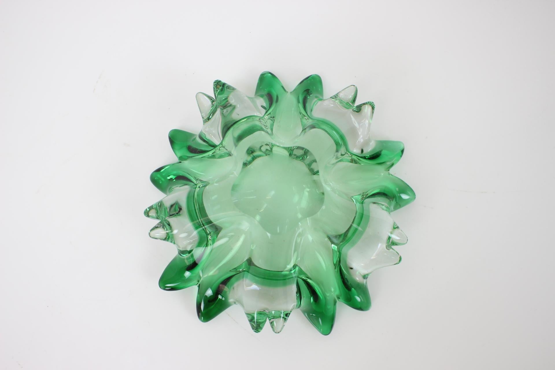 Czech Art Glass Bowl by Josef Hospodka for Chribska Glassworks, 1960's For Sale 1