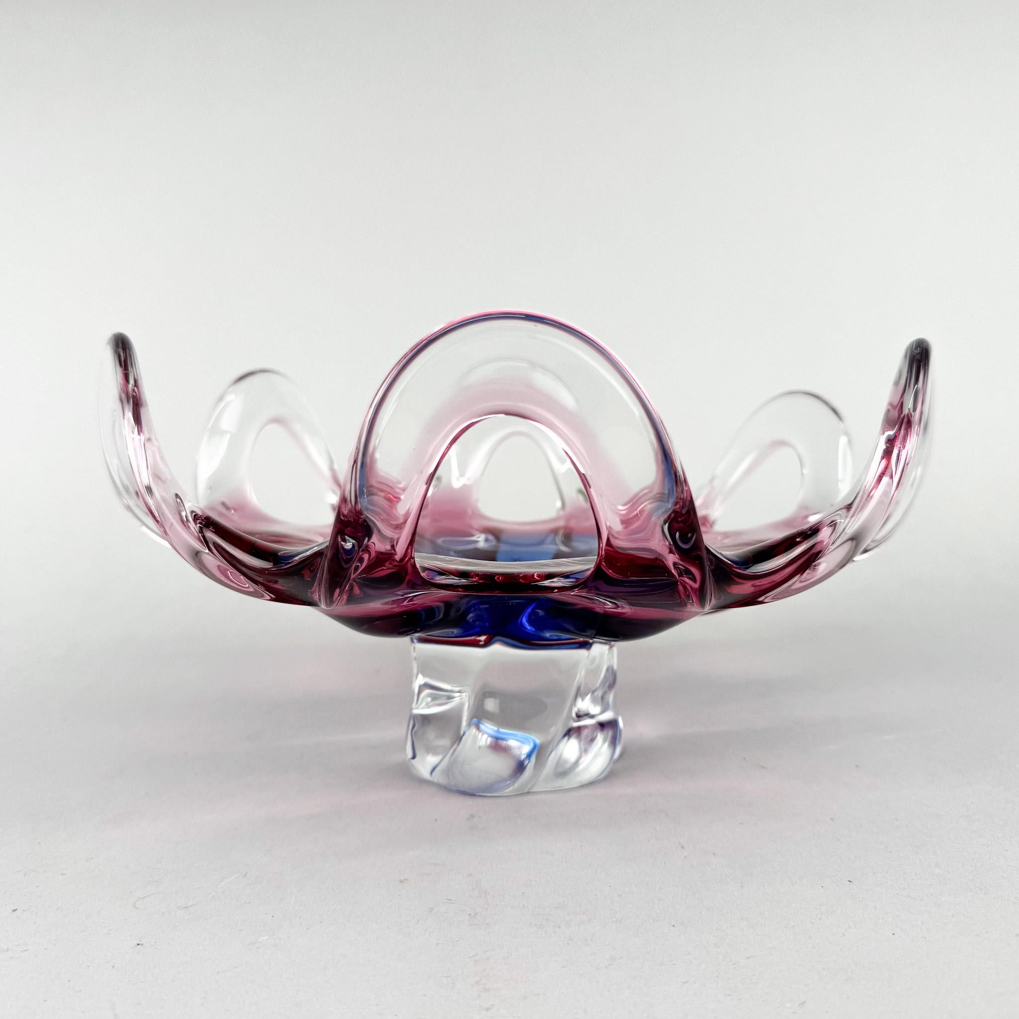 XX secolo Ciotola in vetro artistico ceco di Josef Hospodka per Chribska Glassworks, anni '60 in vendita