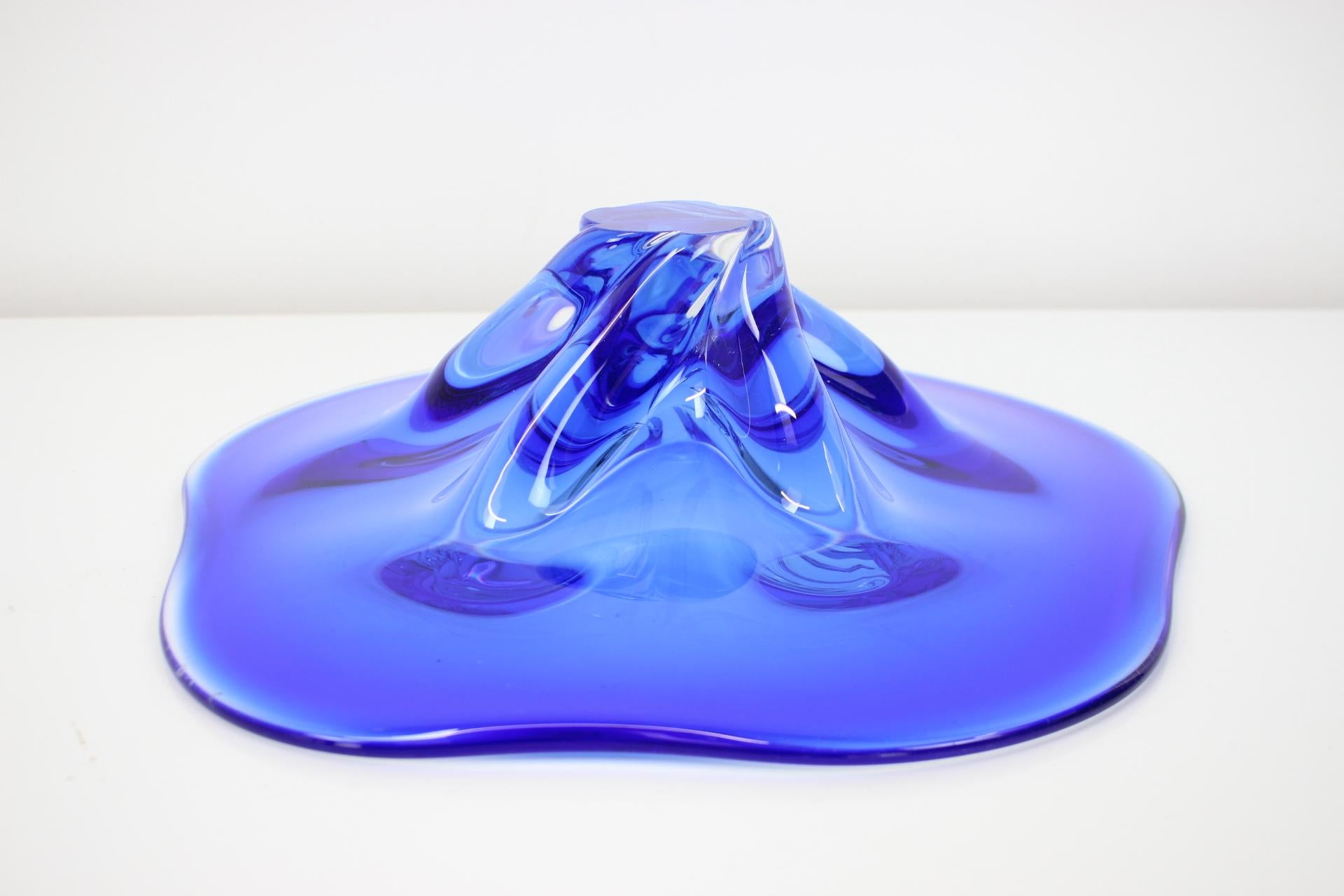 Vetro artistico Ciotola in vetro artistico ceco di Josef Hospodka per Chribska Glassworks, anni '60 in vendita