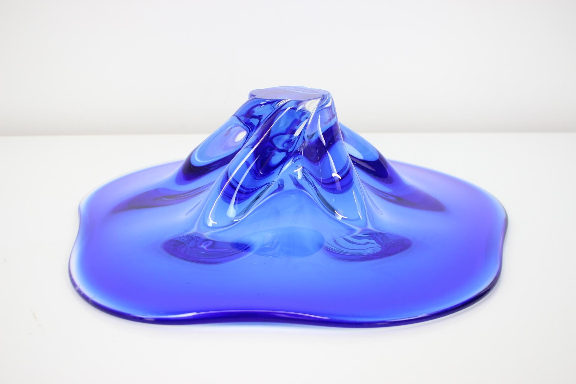 Czech Art Glass Bowl by Josef Hospodka for Chribska Glassworks, 1960's For Sale 2