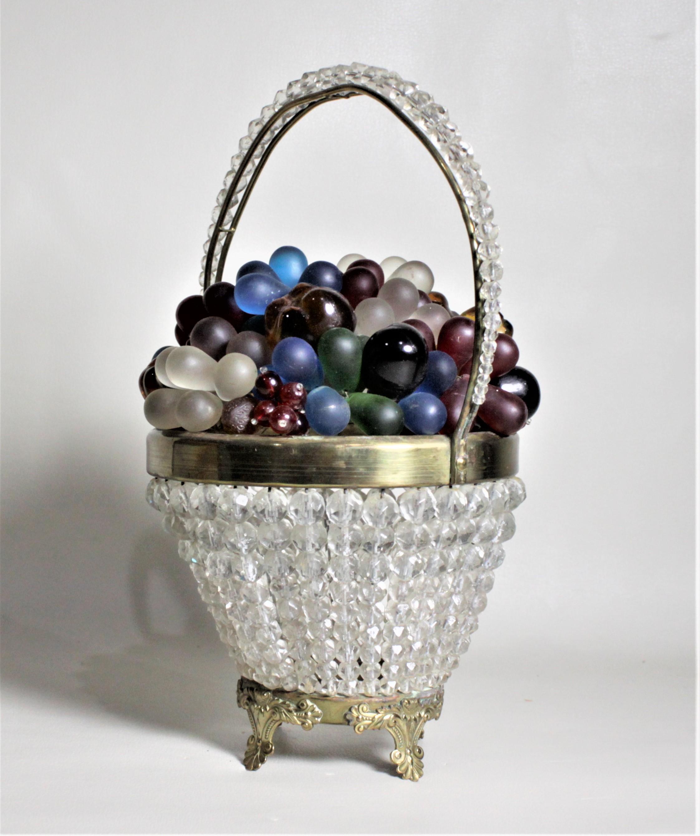 Tchèque Lampe en verre d'art tchèque figurative en forme de panier de fruits et de fleurs ou lampe d'appoint en vente