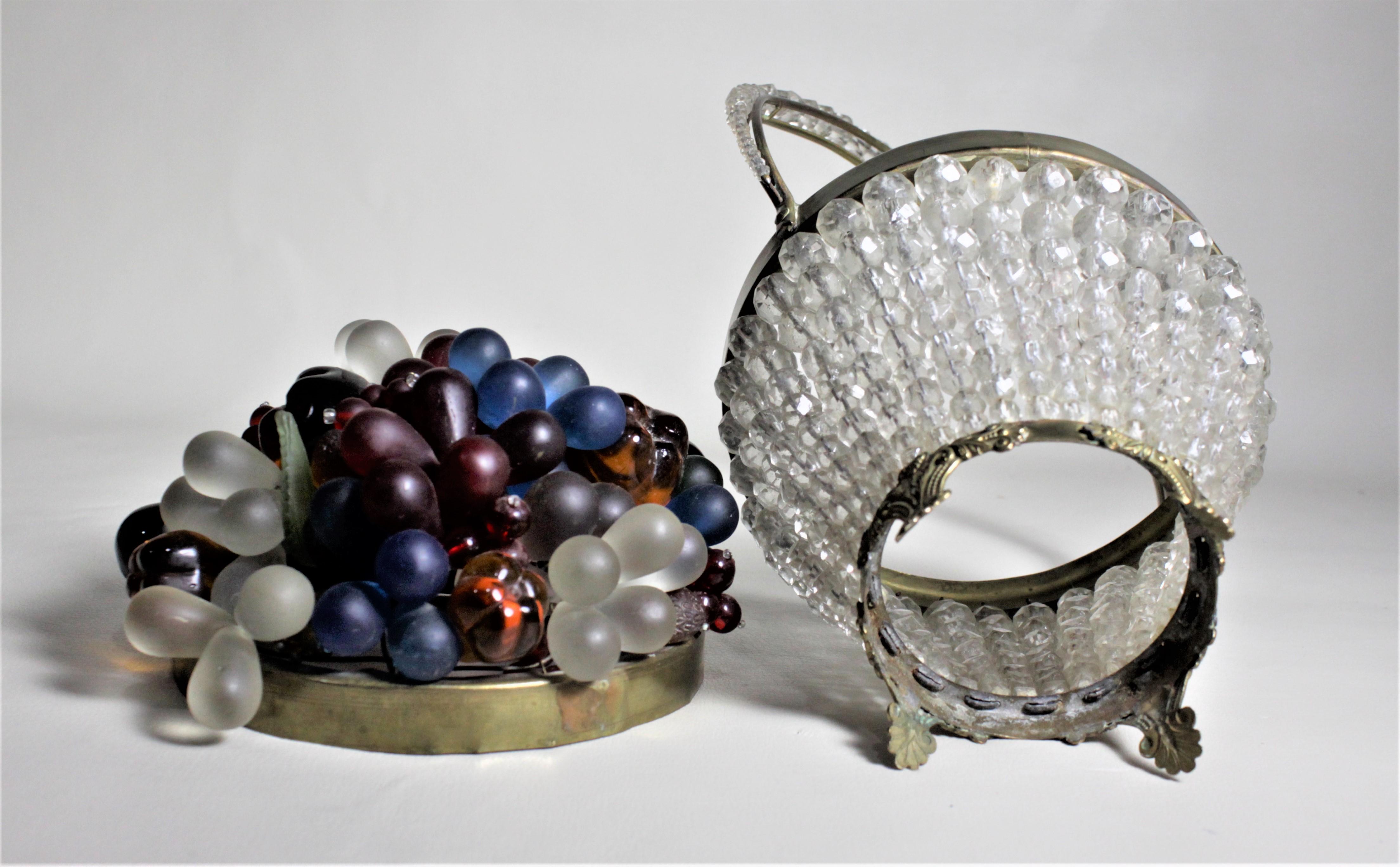 20ième siècle Lampe en verre d'art tchèque figurative en forme de panier de fruits et de fleurs ou lampe d'appoint en vente