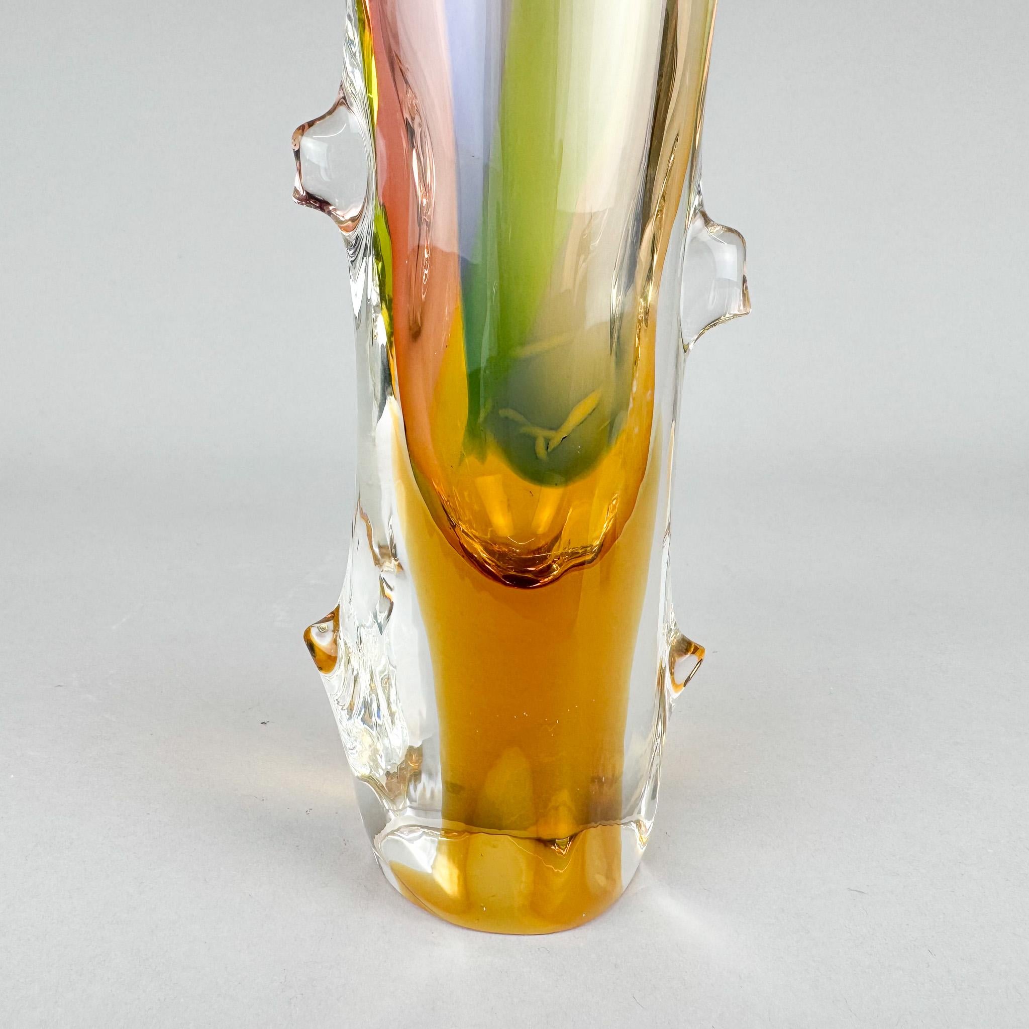 20ième siècle Vase en verre d'art tchèque de Josef Rozinek pour Novy Bor Glassworks, années 1960 en vente