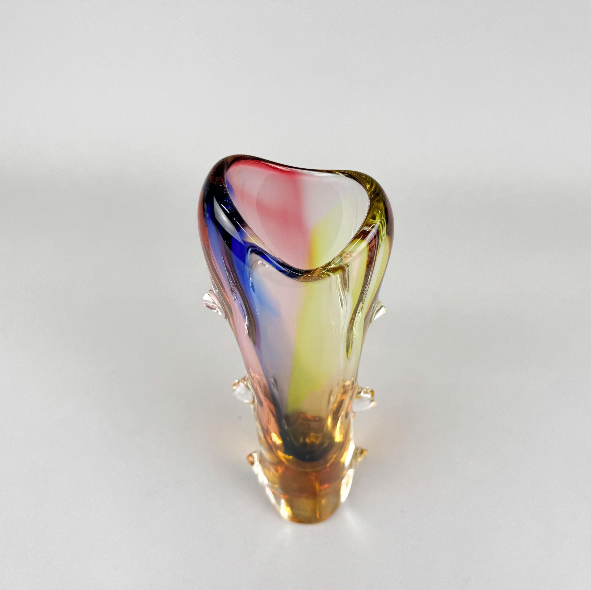 Verre d'art Vase en verre d'art tchèque de Josef Rozinek pour Novy Bor Glassworks, années 1960 en vente