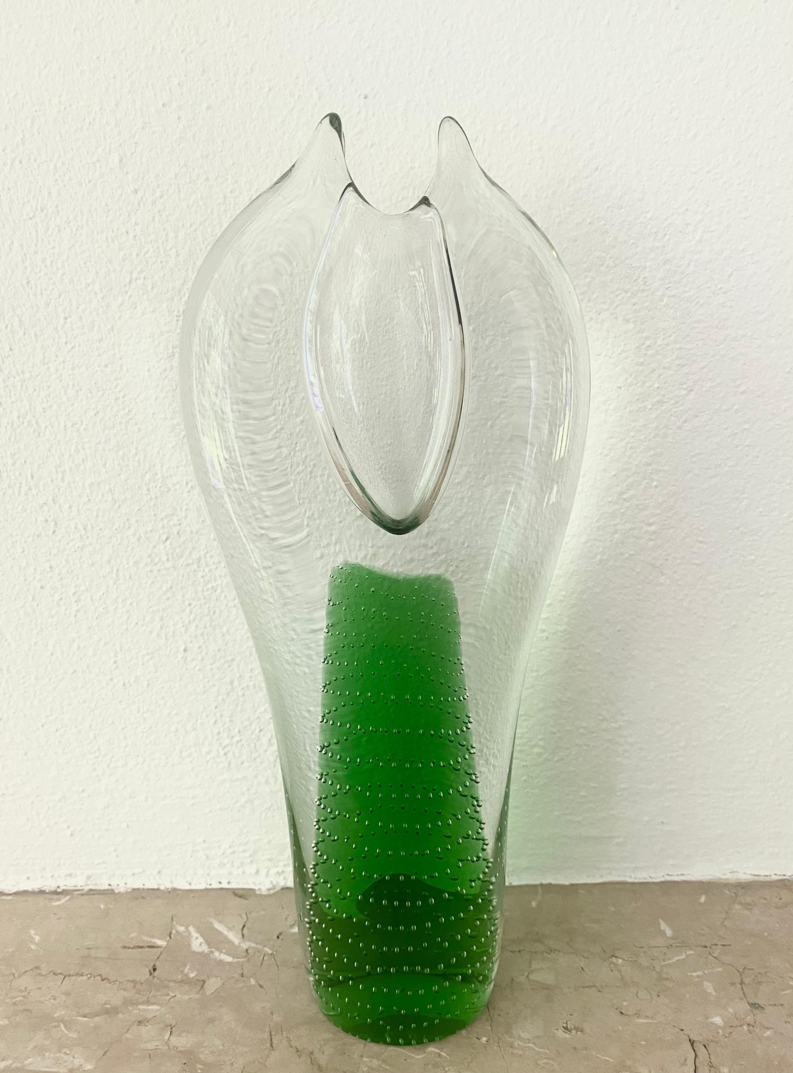 Czech Art Glass Vase, Centerpiece by Pavel Juda for Beranek Glass, 1985 In Good Condition For Sale In Schagen, NL