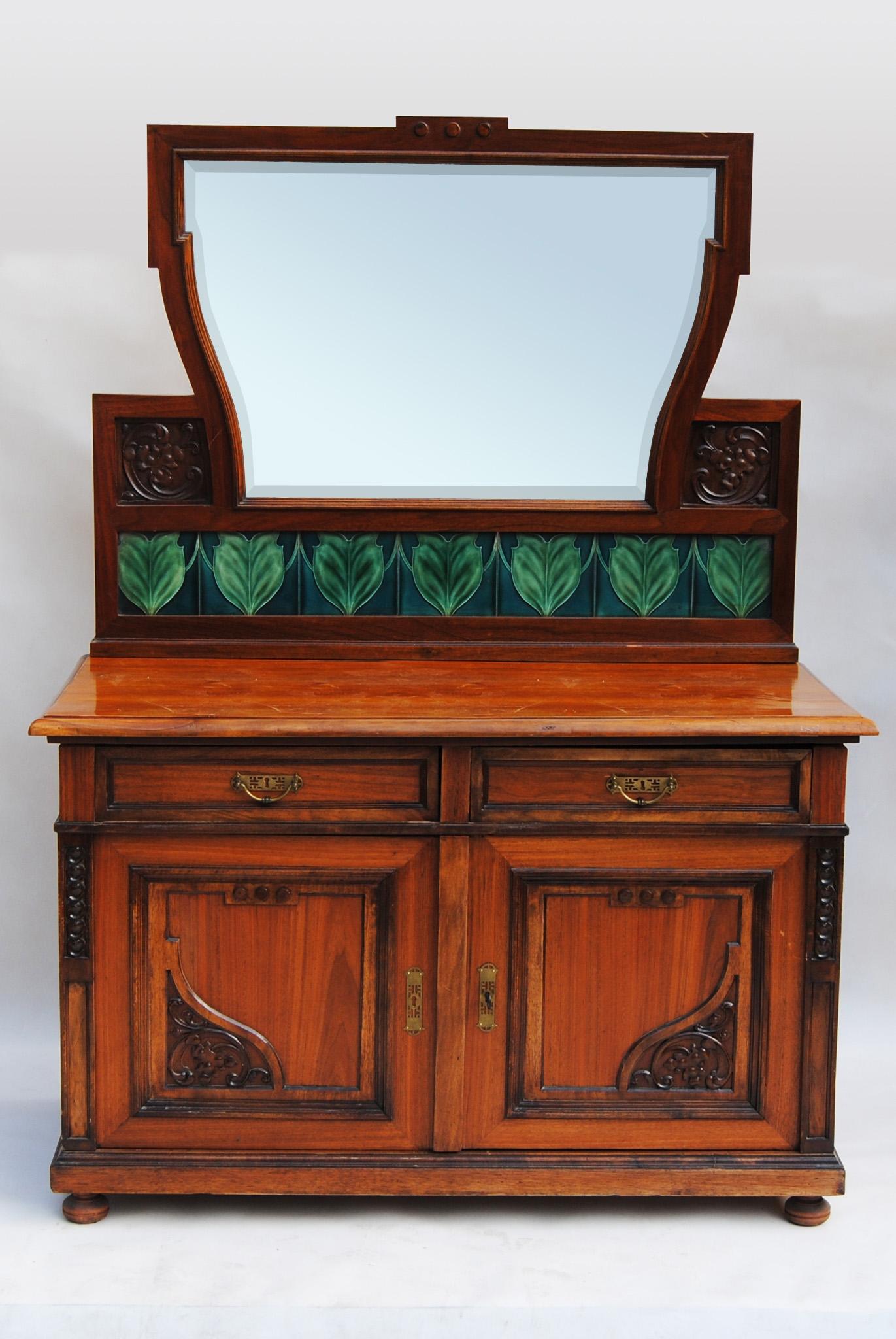 Art Nouveau dressing table.
Source: Czechia (Czechoslovakia)
Material: Cherry-tree
Period: 1910-1919
Completely restored.