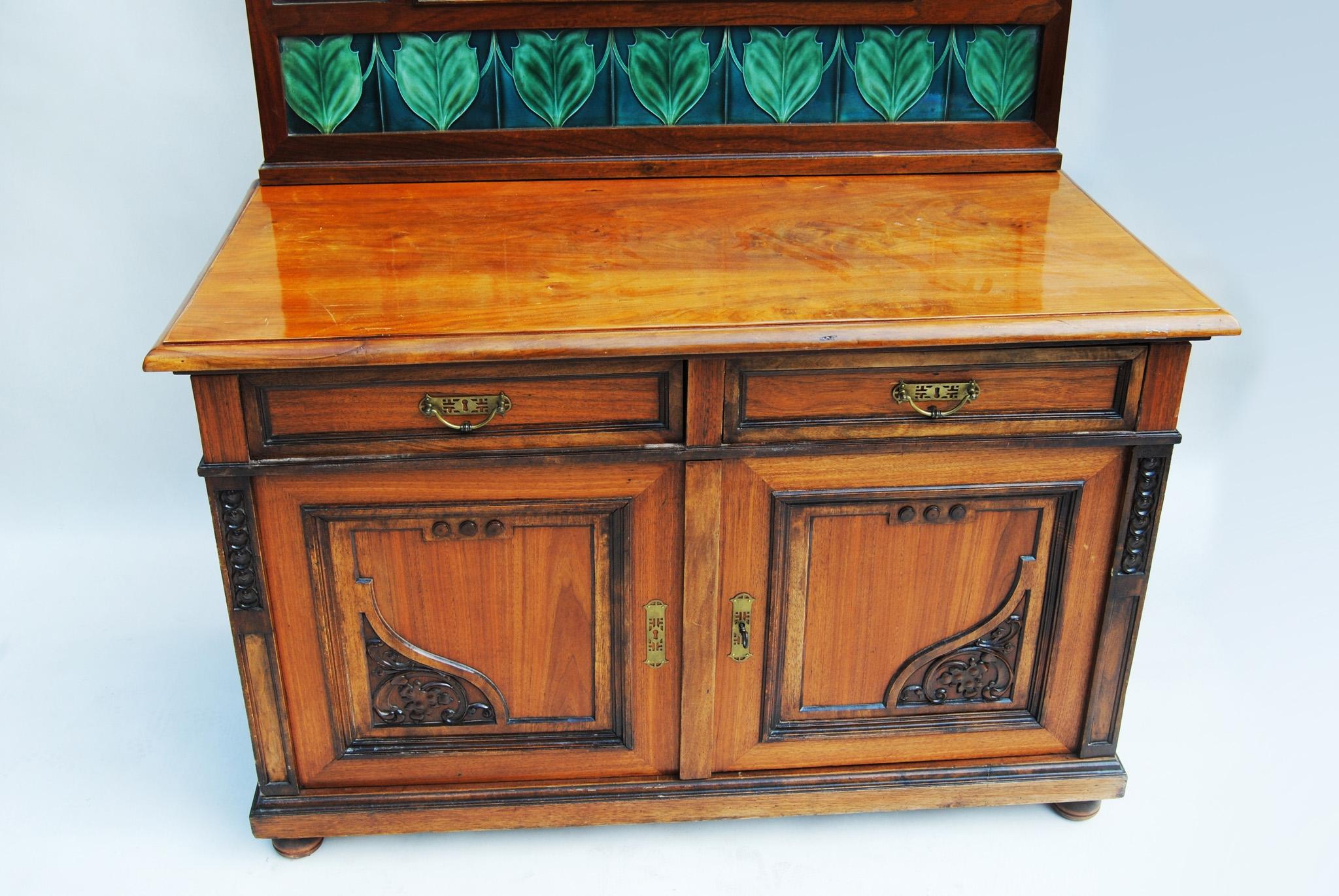 Czech Art Nouveau Dressing Table with Mirror, Walnut, Restored, 1910s In Good Condition For Sale In Horomerice, CZ