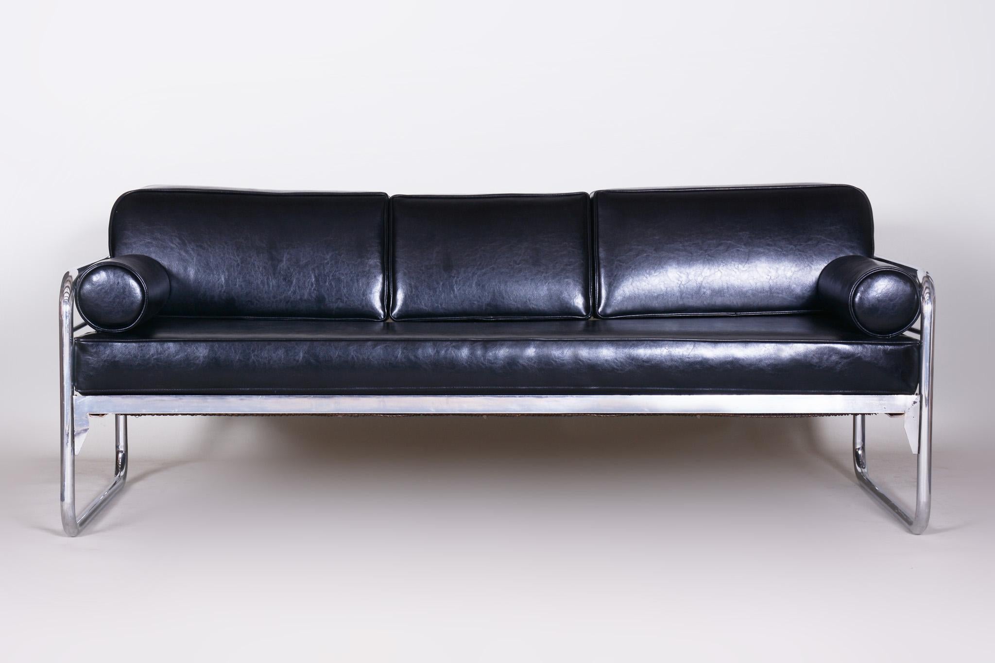 Tschechisches Bauhaus-Sofa aus schwarzem Chromrohr von Hynek Gottwald, Neupolsterung, 1930er Jahre (20. Jahrhundert) im Angebot