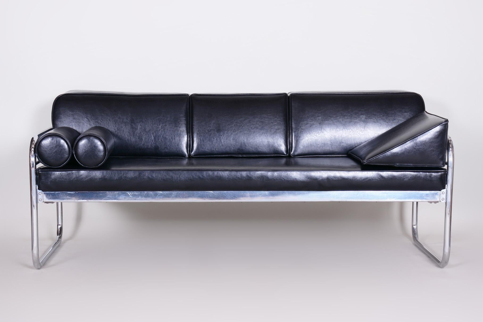 Canapé Bauhaus tchèque en chrome tubulaire noir par Hynek Gottwald, New Upholstery, années 1930 Bon état - En vente à Horomerice, CZ