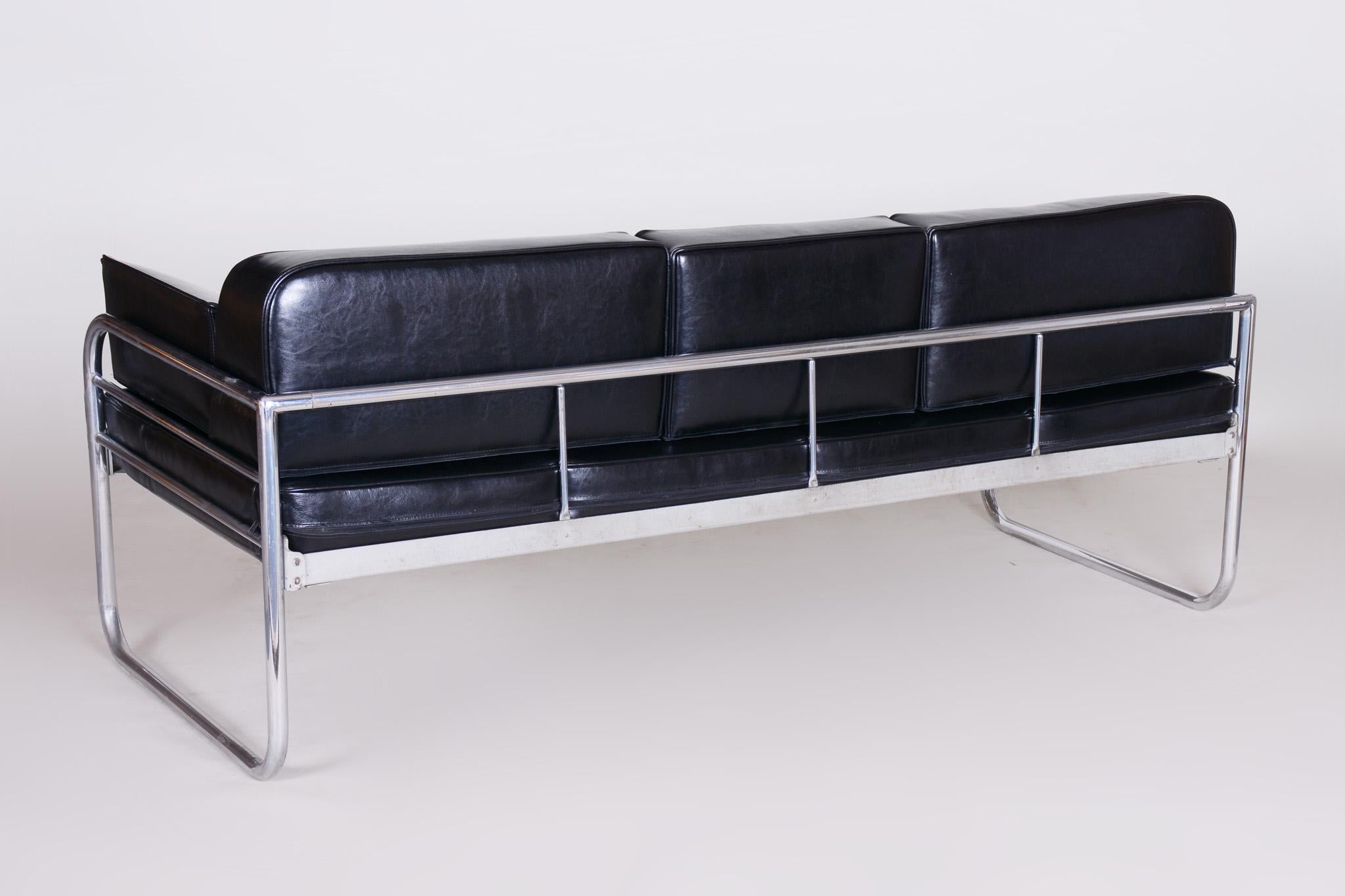 20th Century Czech Bauhaus Black Tubular Chrome Sofa by Hynek Gottwald, New Upholstery, 1930s For Sale