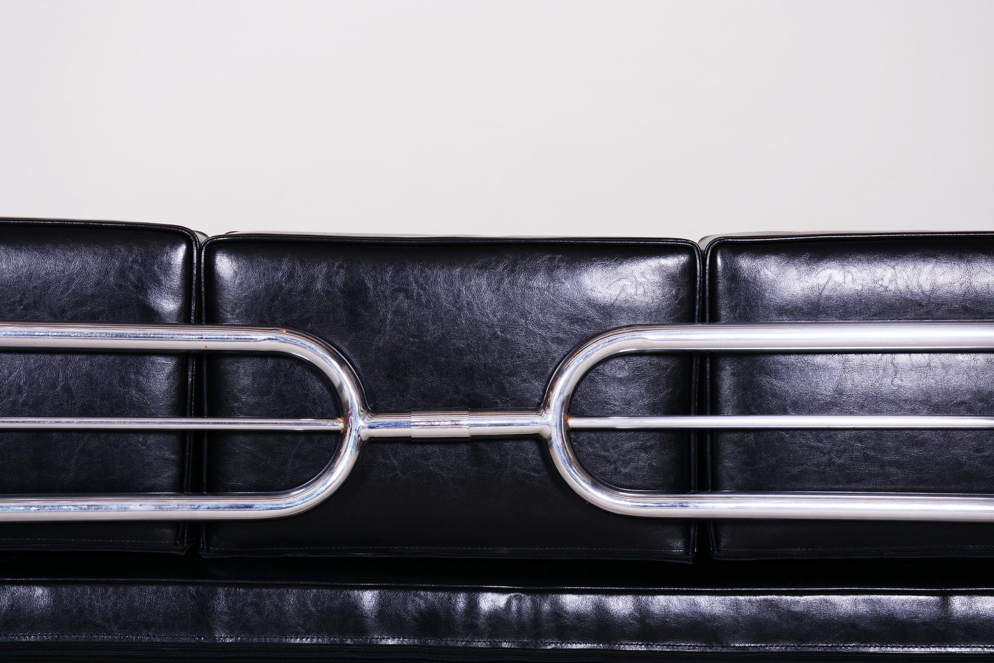Czech Bauhaus Black Tubular Chrome Sofa by Hynek Gottwald, New Upholstery, 1930s For Sale 1