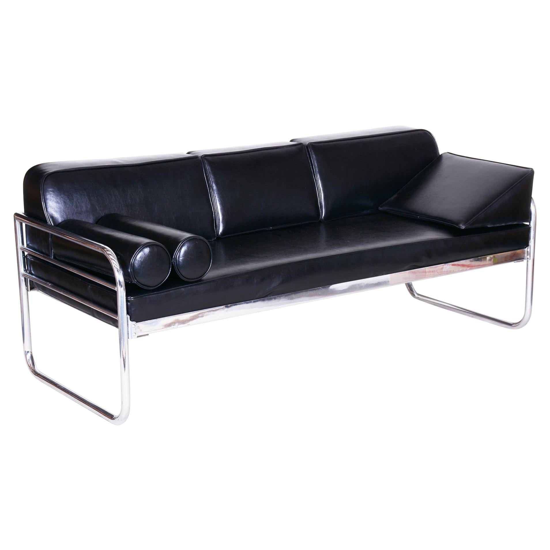 Sofá checo Bauhaus cromado tubular negro de Hynek Gottwald, Nueva tapicería, años 30