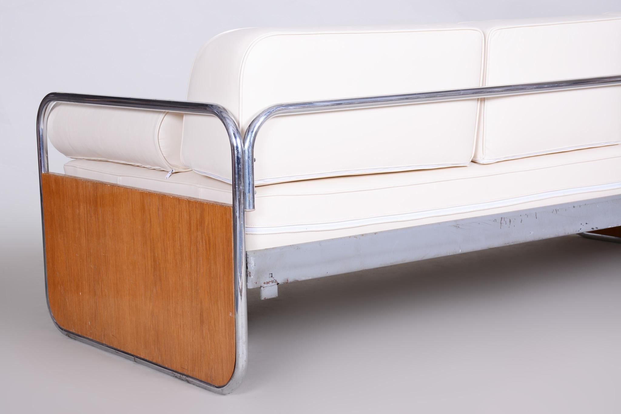 Czech Bauhaus Ivory Tubular Chrome Sofa by Hynek Gottwald, New Upholstery, 1930s In Good Condition For Sale In Horomerice, CZ