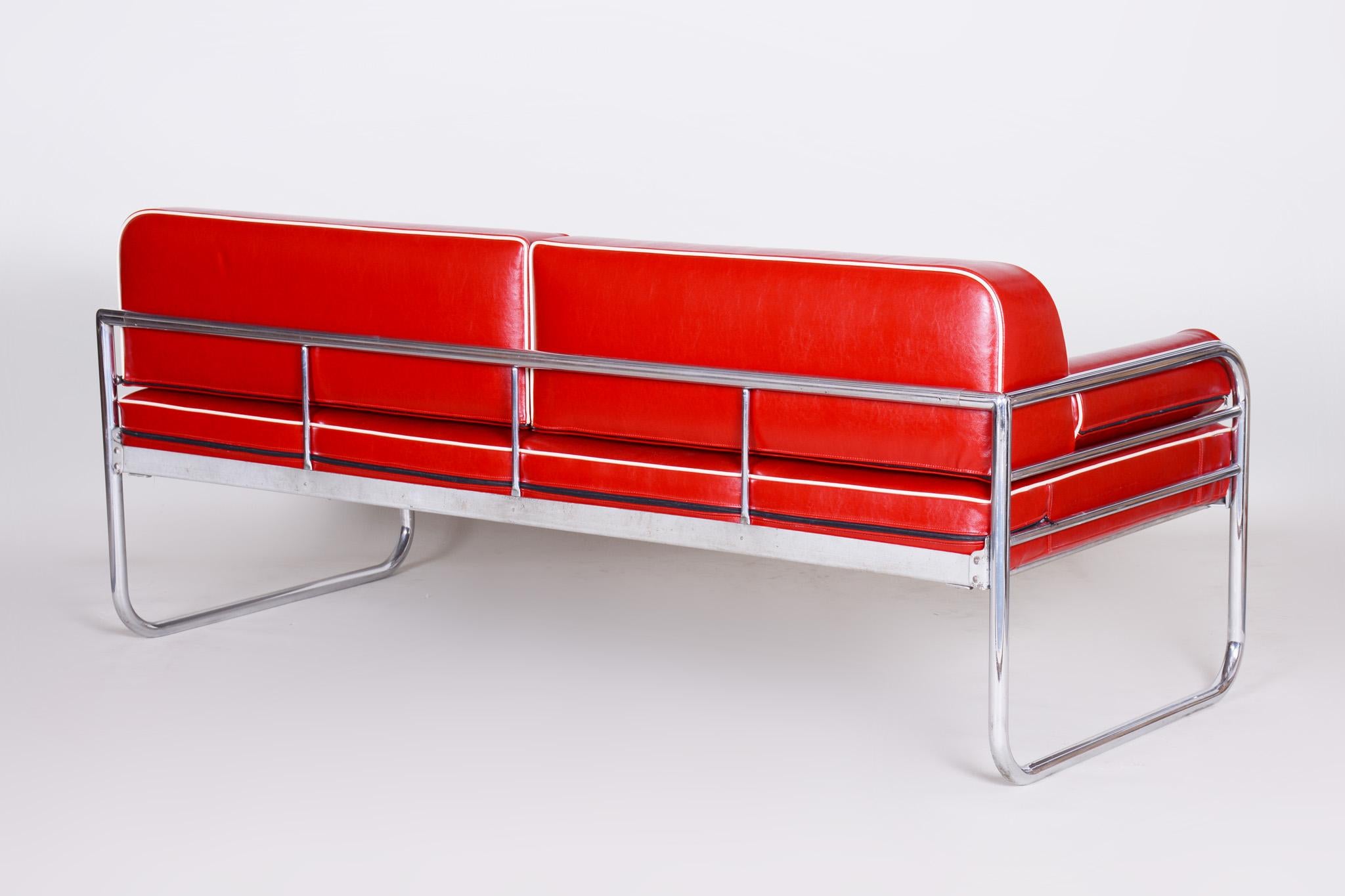 Czech Bauhaus Red Tubular Chrome Sofa by Hynek Gottwald, New Upholstery, 1930s In Good Condition For Sale In Horomerice, CZ