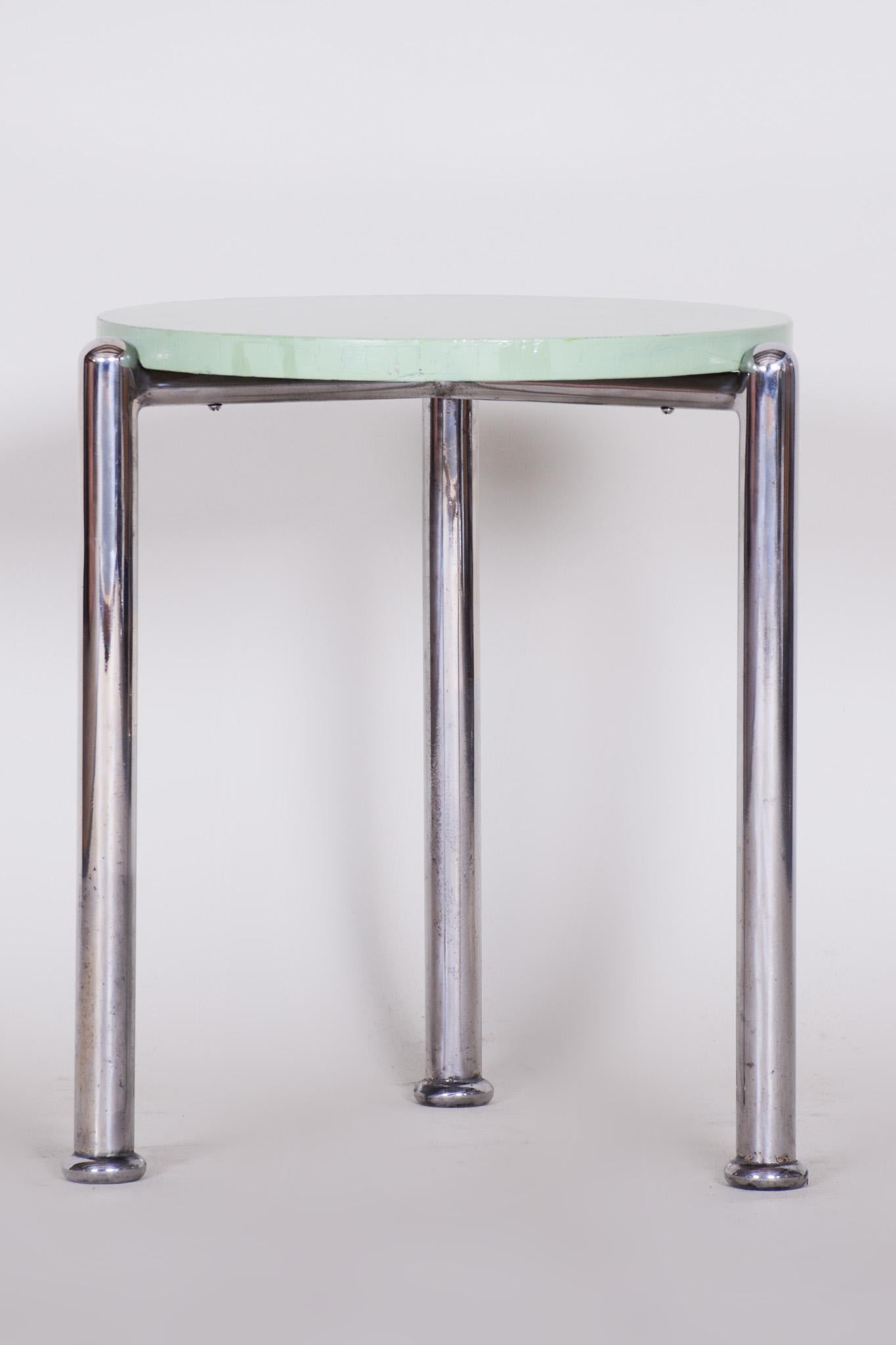 Unusual Bauhaus table.
Original very well preserved condition. Original paint
Source: Czech
Period: 1930-1939
Material: Chrome and Lacquered wood.